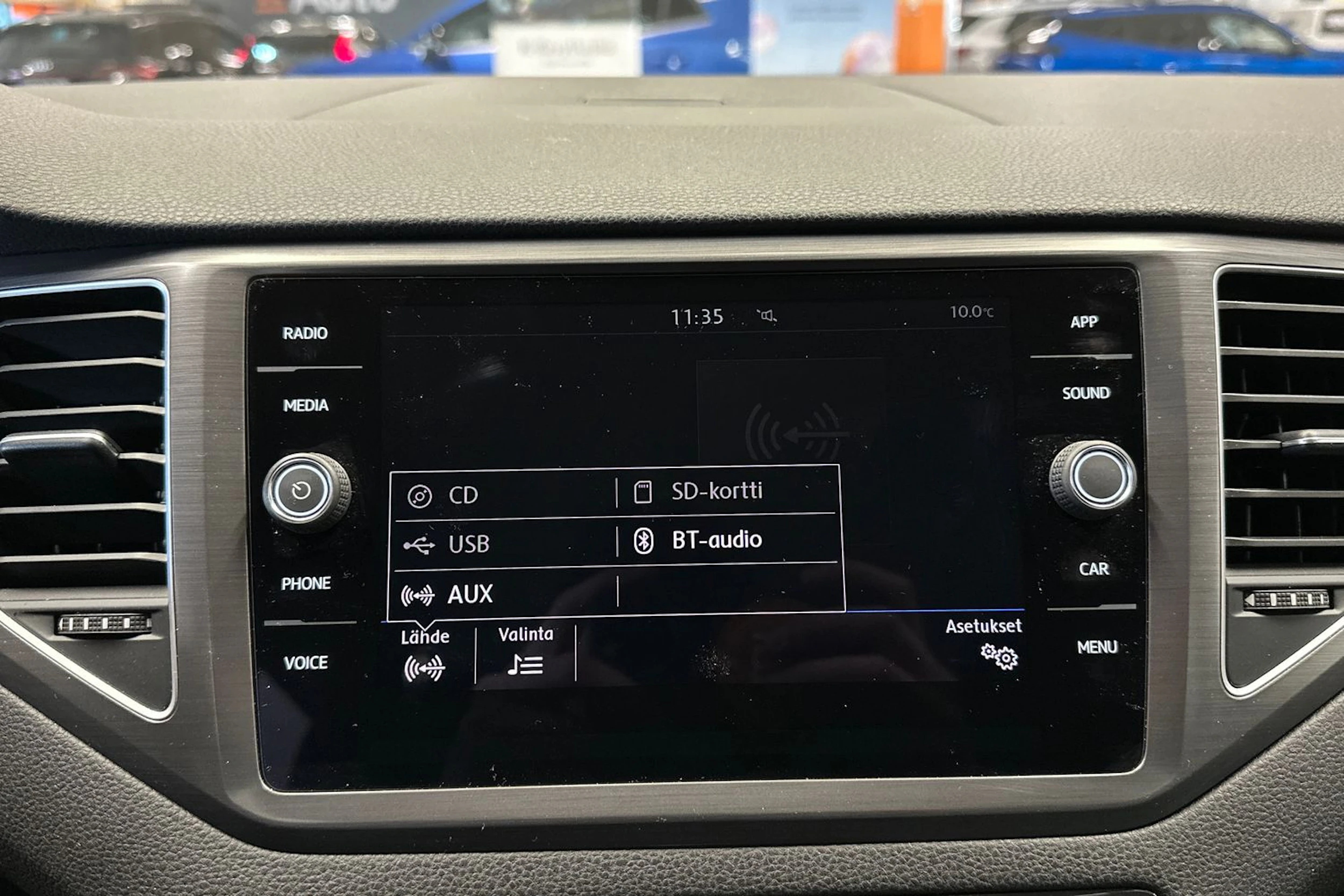 valkoinen Volkswagen Golf Sportsvan 2018 kuva 19.