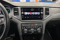 valkoinen Volkswagen Golf Sportsvan 2018 kuva 20.