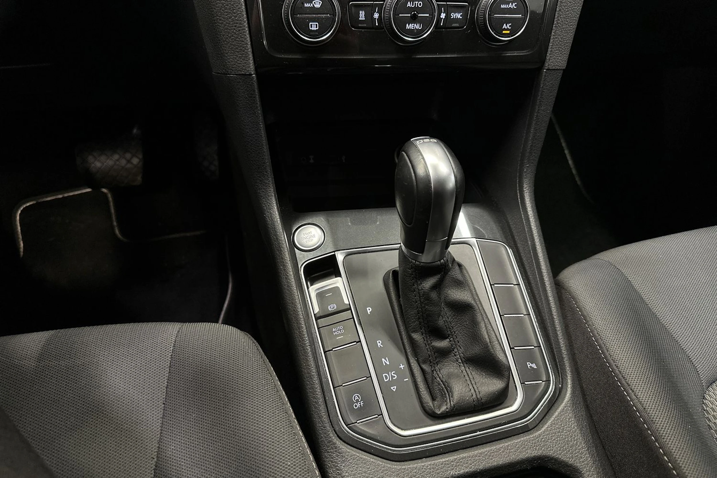 valkoinen Volkswagen Golf Sportsvan 2018 kuva 21.