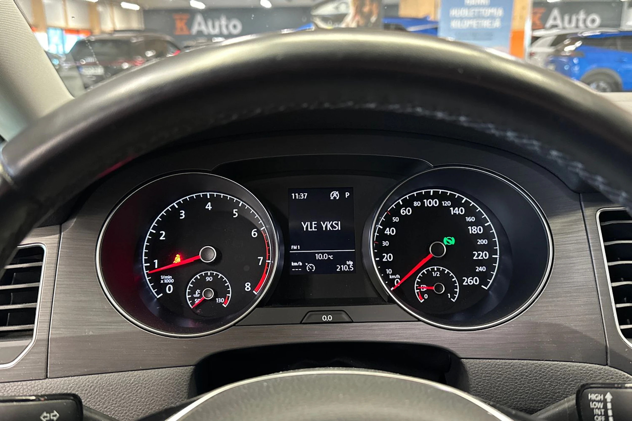 valkoinen Volkswagen Golf Sportsvan 2018 kuva 23.