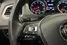 valkoinen Volkswagen Golf Sportsvan 2018 kuva 24.