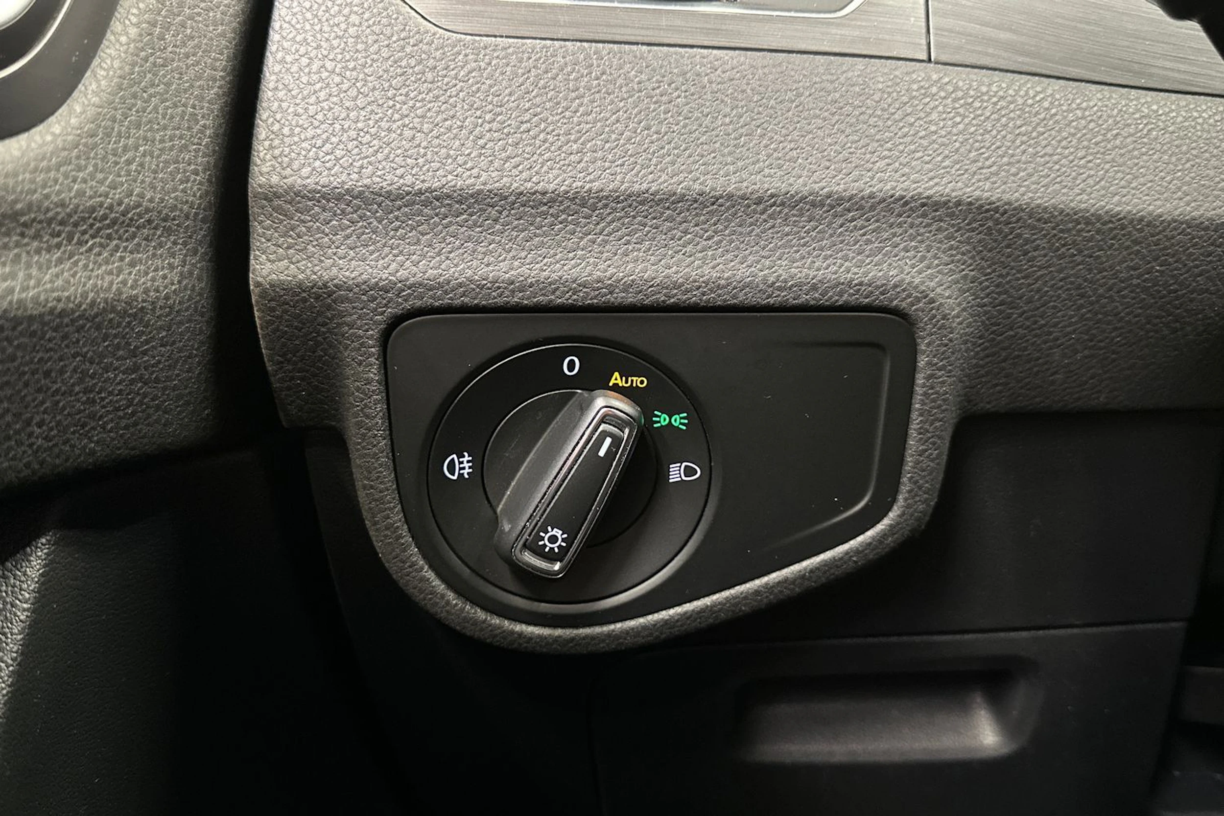 valkoinen Volkswagen Golf Sportsvan 2018 kuva 26.