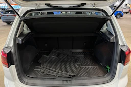 valkoinen Volkswagen Golf Sportsvan 2018 kuva 29.