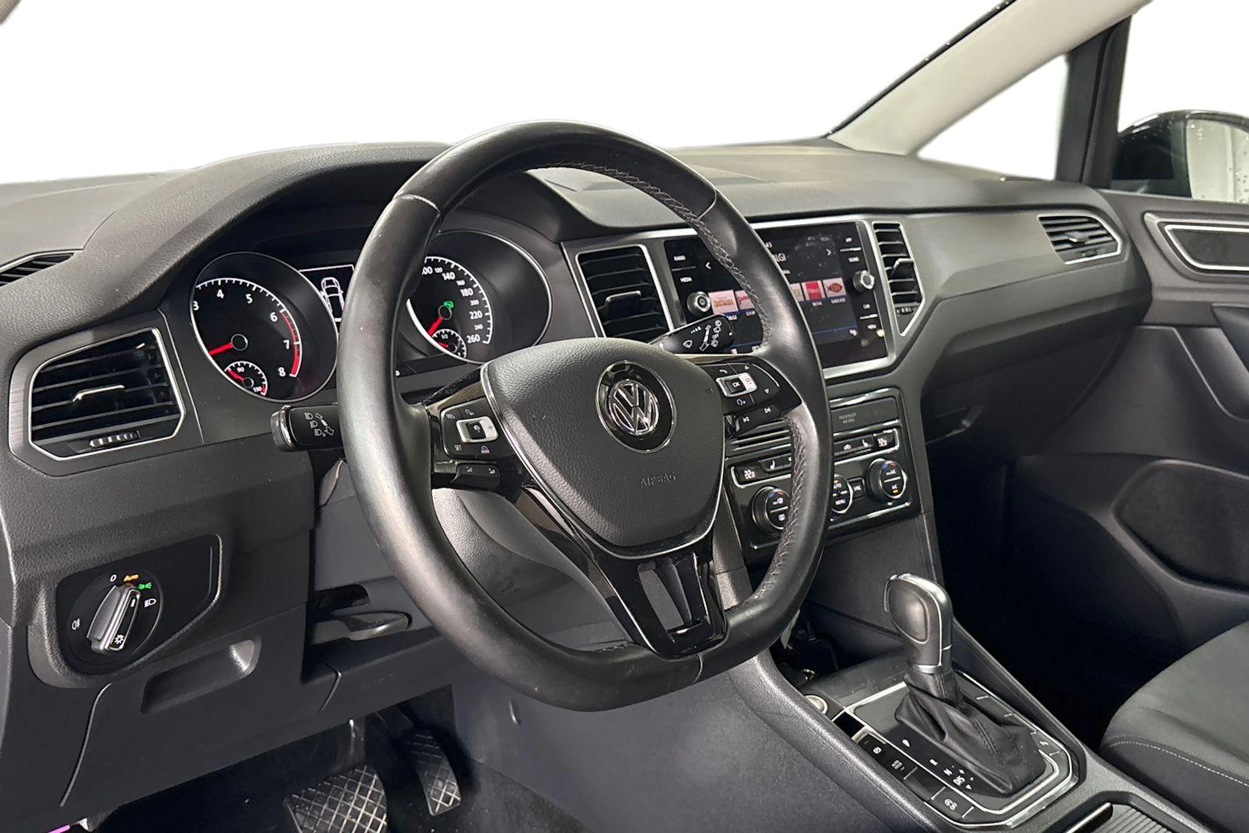 Musta Volkswagen GOLF SPORTSVAN 2018 kuva 6.