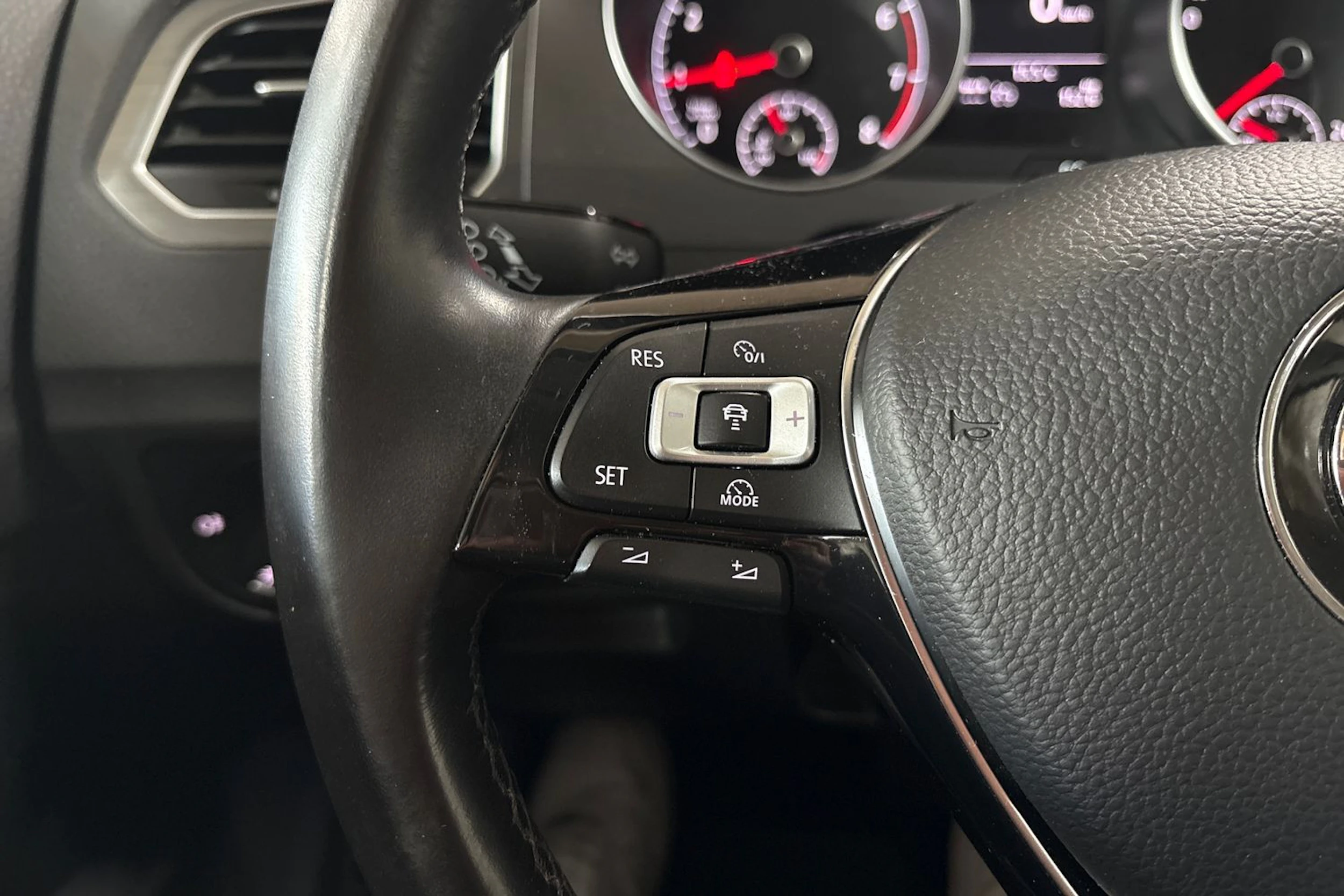 Musta Volkswagen GOLF SPORTSVAN 2018 kuva 13.