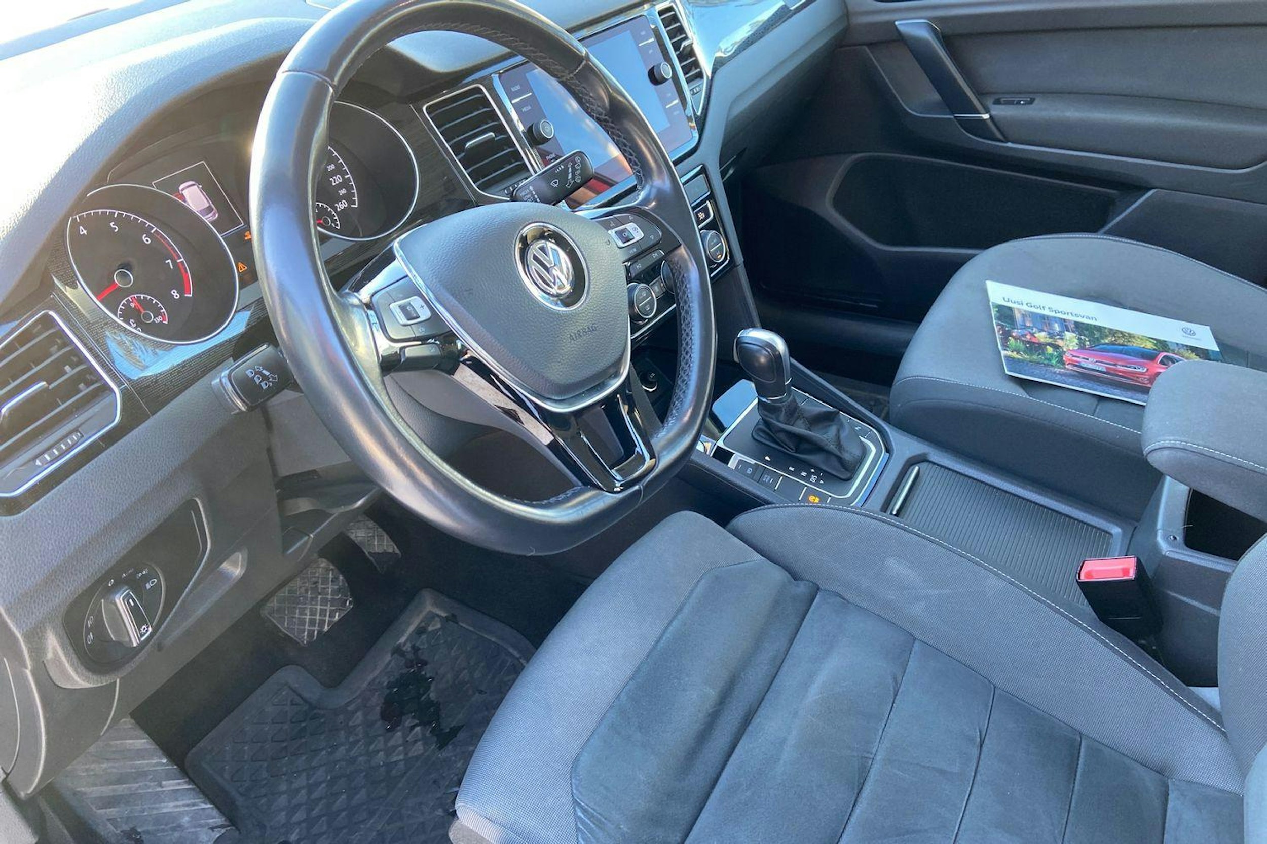 punainen Volkswagen Golf Sportsvan 2019 kuva 7.