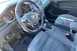 punainen Volkswagen Golf Sportsvan 2019 kuva 7.