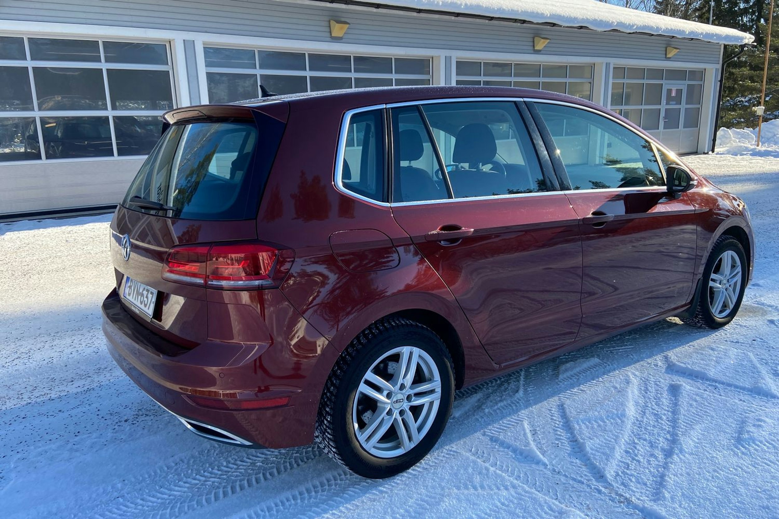 punainen Volkswagen Golf Sportsvan 2019 kuva 14.