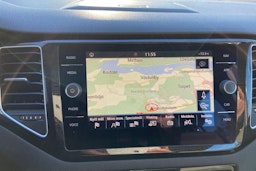 punainen Volkswagen Golf Sportsvan 2019 kuva 15.