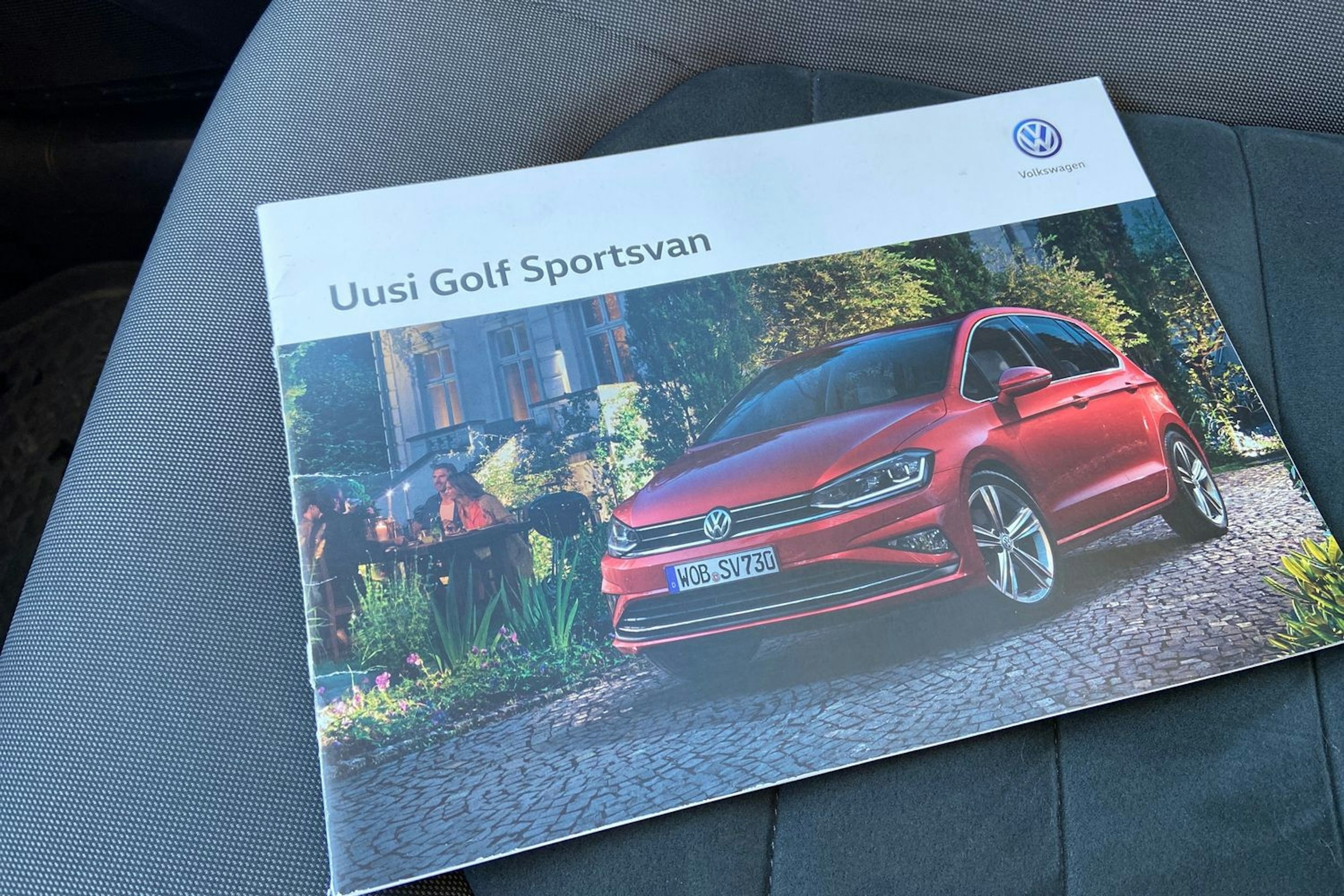 punainen Volkswagen Golf Sportsvan 2019 kuva 17.