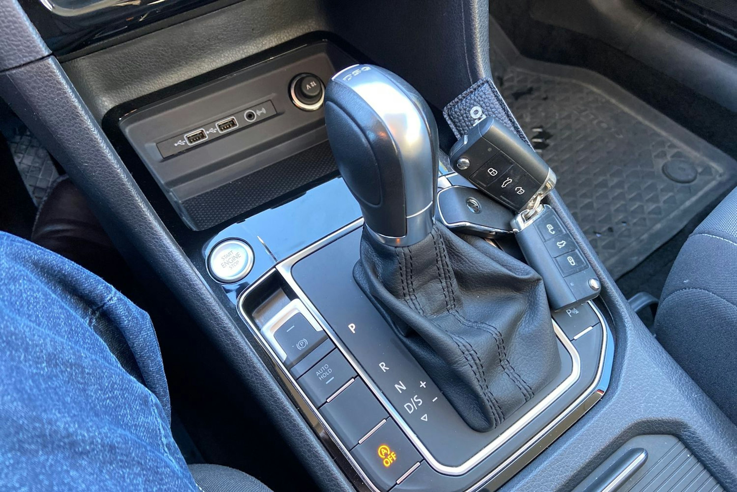 punainen Volkswagen Golf Sportsvan 2019 kuva 18.