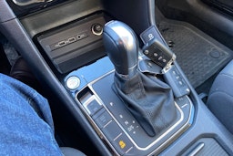 punainen Volkswagen Golf Sportsvan 2019 kuva 18.