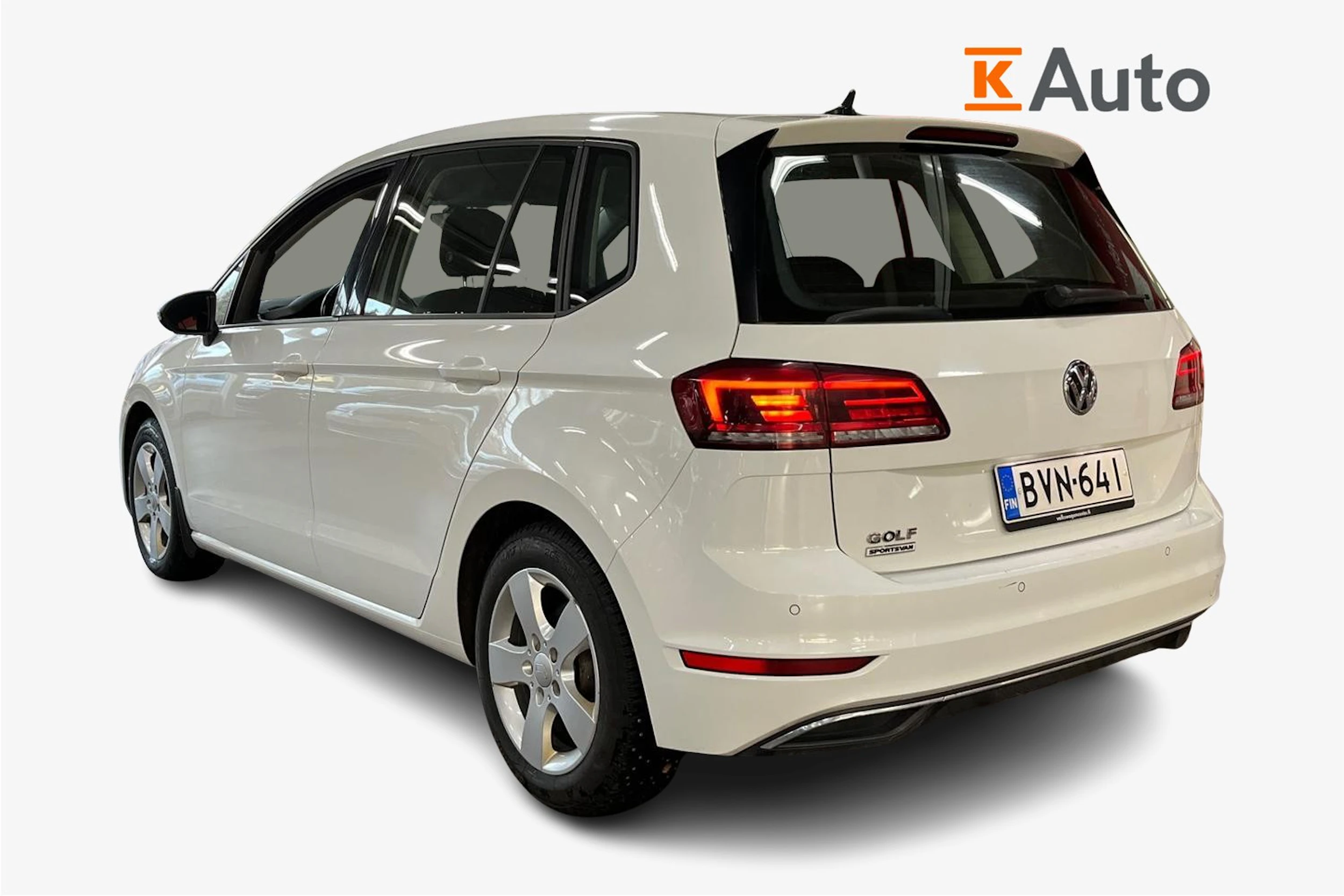valkoinen Volkswagen Golf Sportsvan 2019 kuva 3.