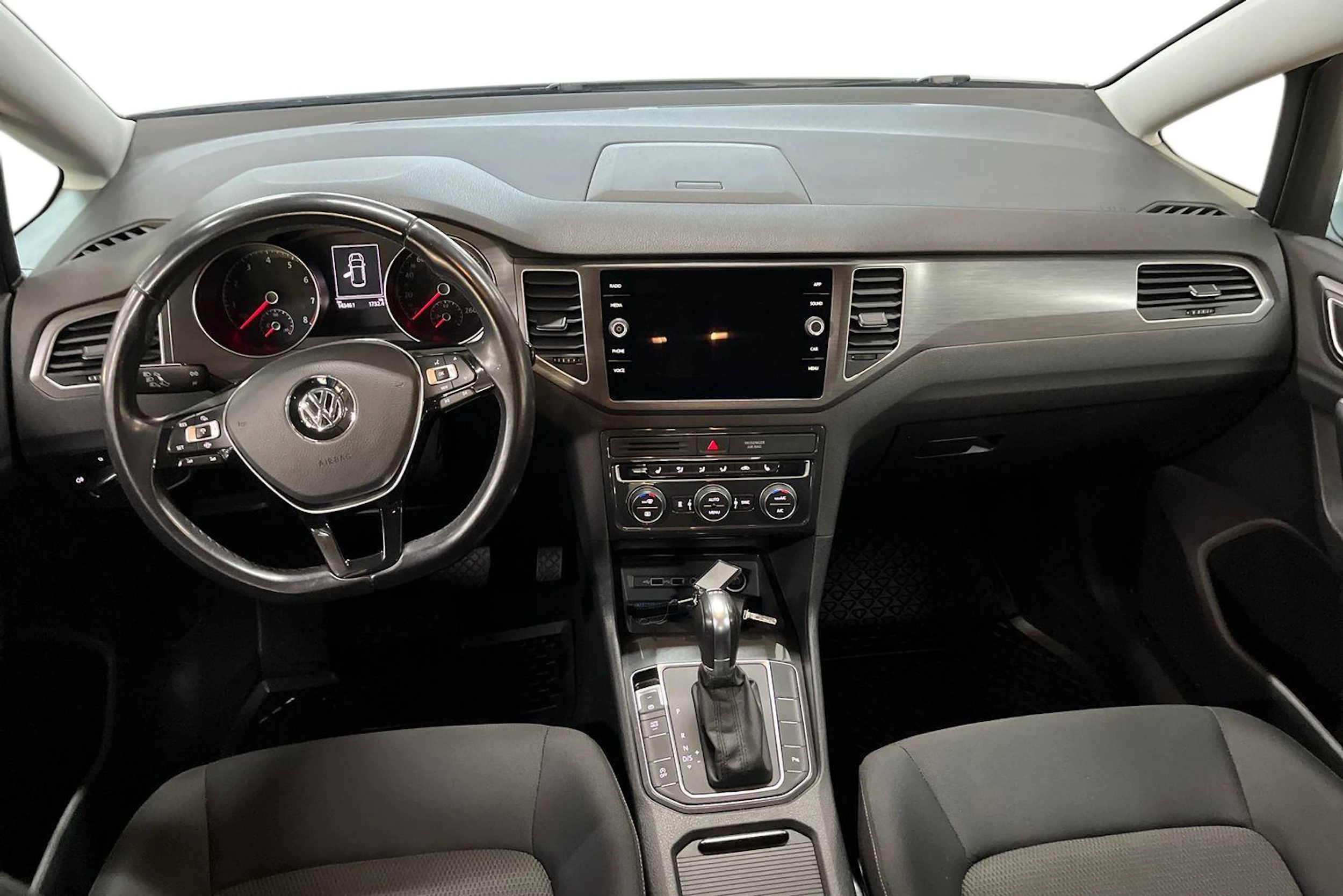 valkoinen Volkswagen Golf Sportsvan 2019 kuva 9.