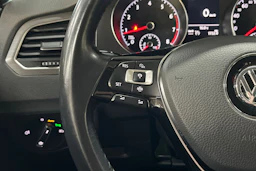 valkoinen Volkswagen Golf Sportsvan 2019 kuva 16.