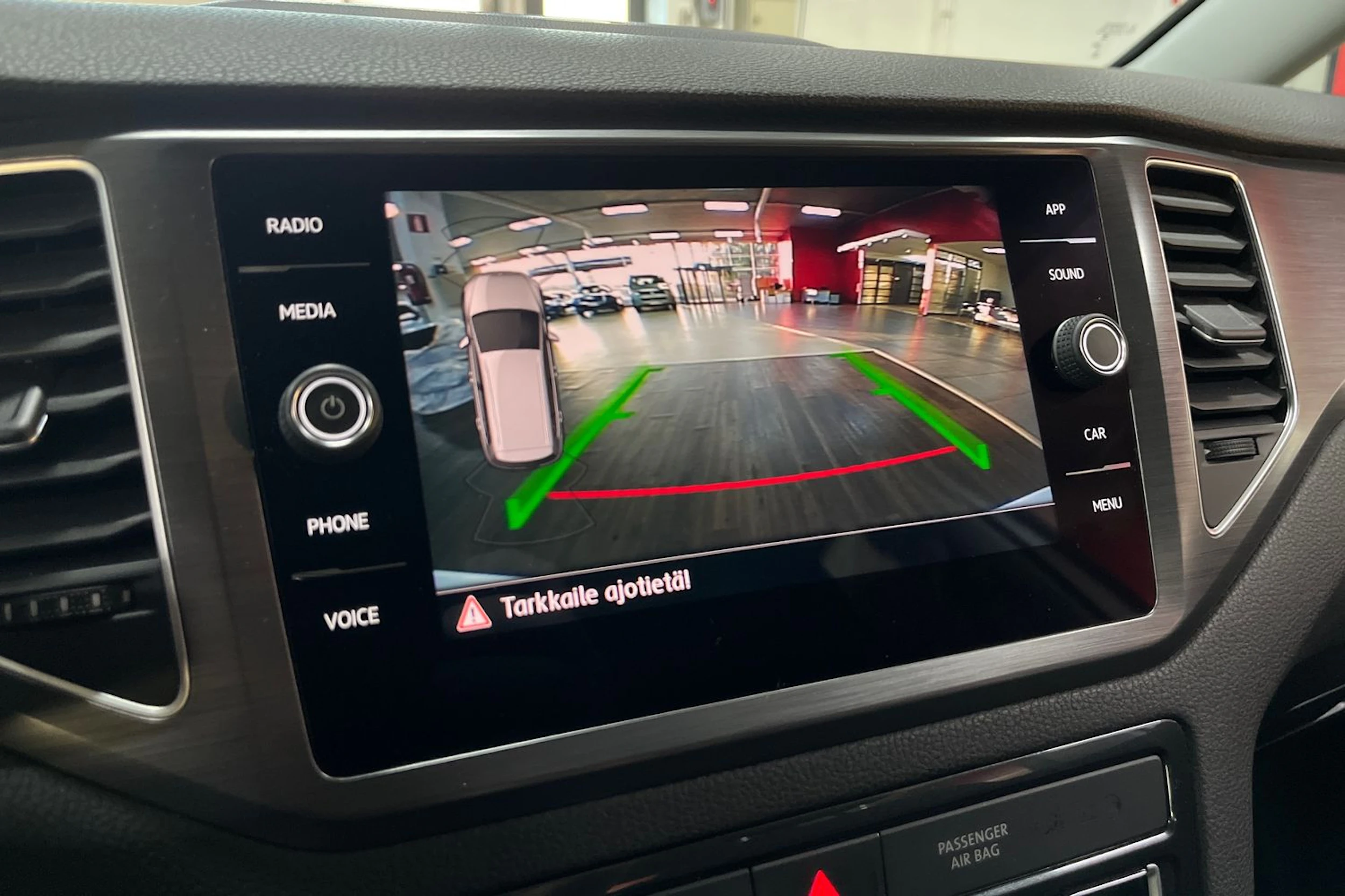 valkoinen Volkswagen Golf Sportsvan 2019 kuva 20.