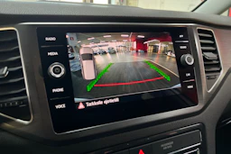 valkoinen Volkswagen Golf Sportsvan 2019 kuva 20.