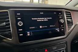 valkoinen Volkswagen Golf Sportsvan 2019 kuva 21.