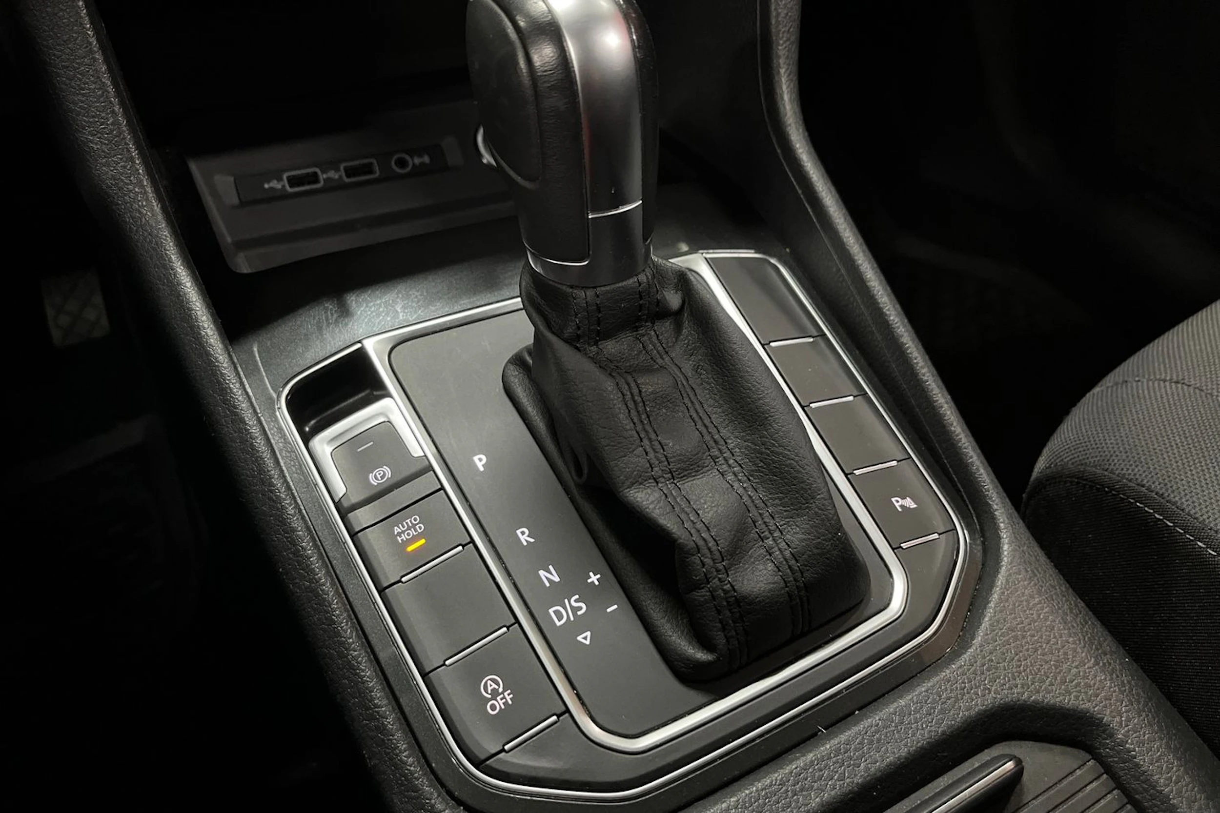 valkoinen Volkswagen Golf Sportsvan 2019 kuva 24.