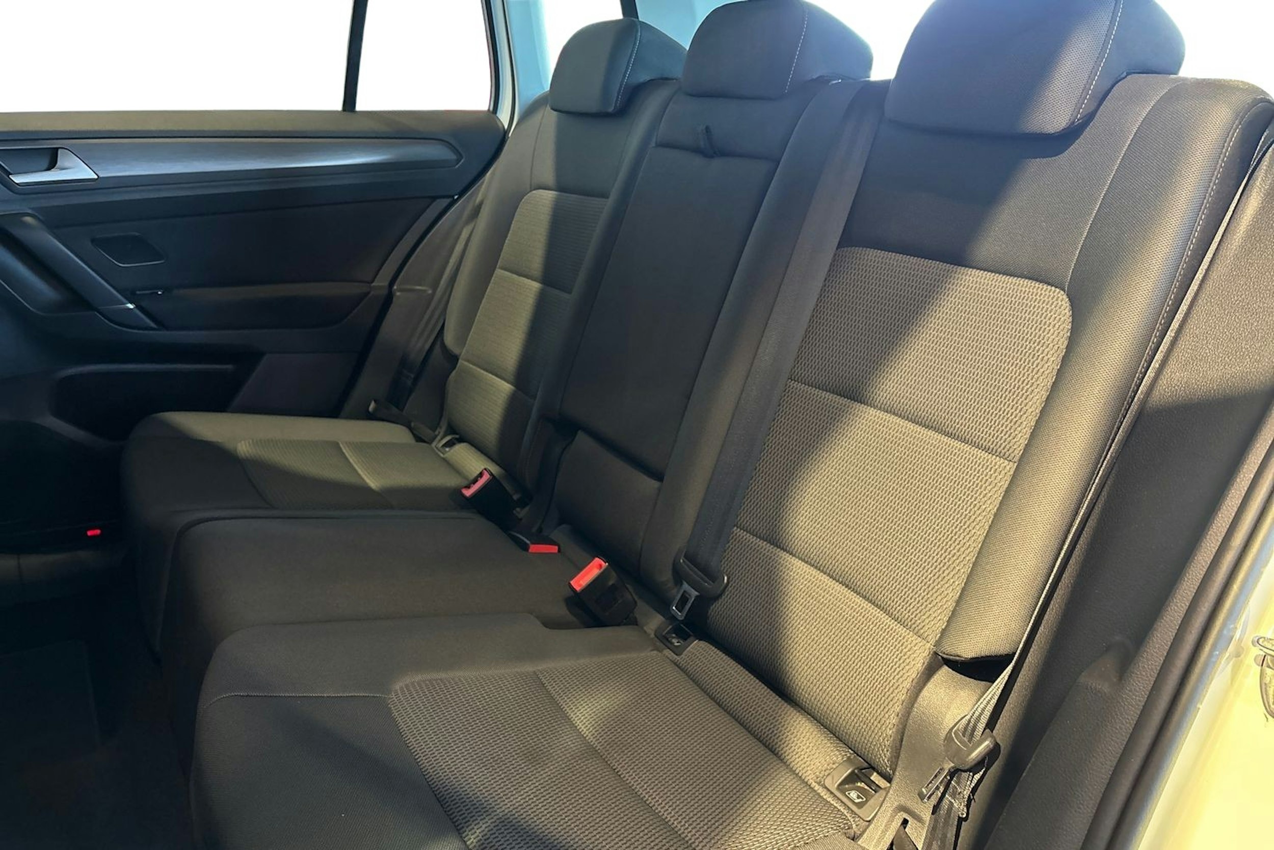Valkoinen Volkswagen GOLF SPORTSVAN 2019 kuva 10.