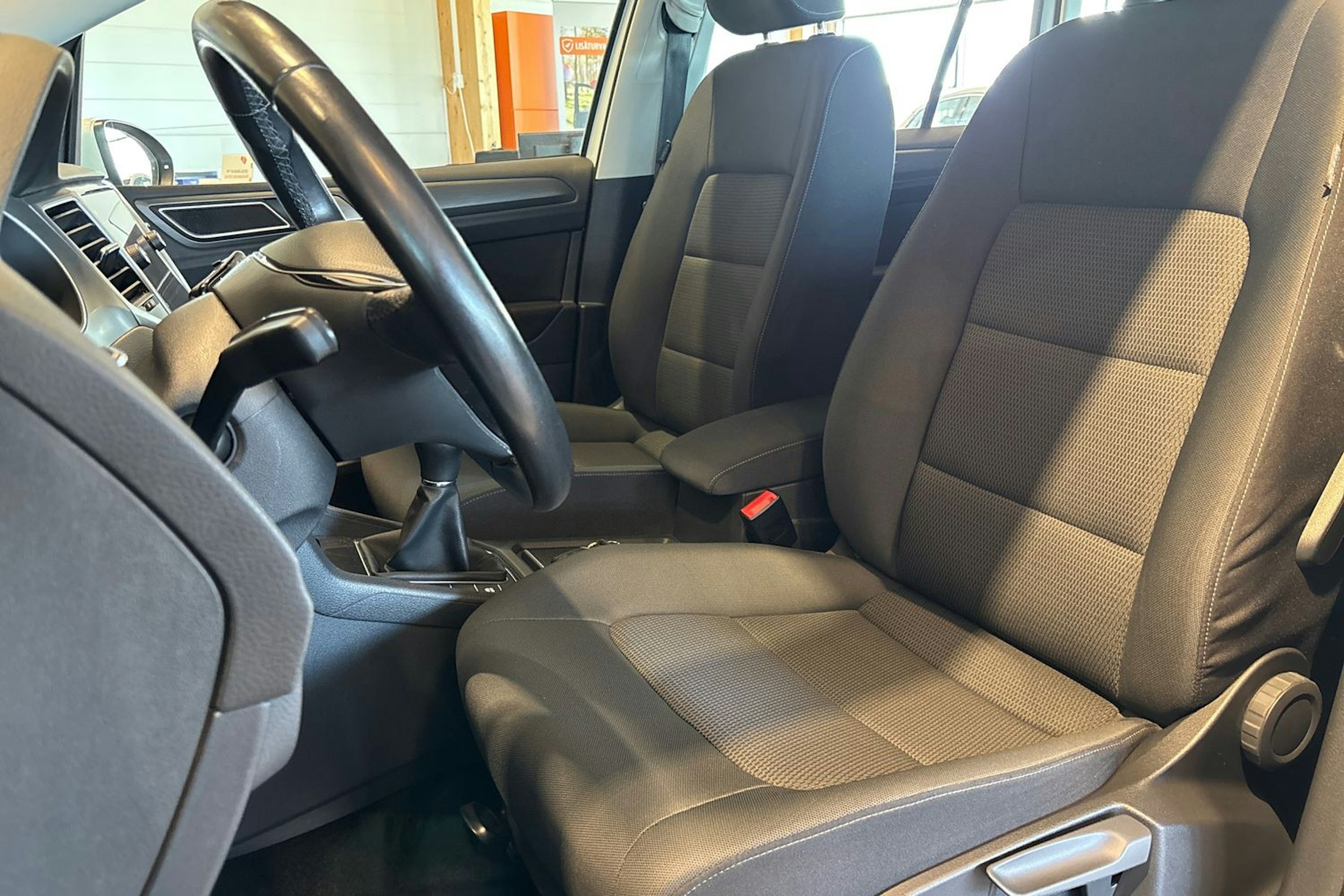 Valkoinen Volkswagen GOLF SPORTSVAN 2019 kuva 17.