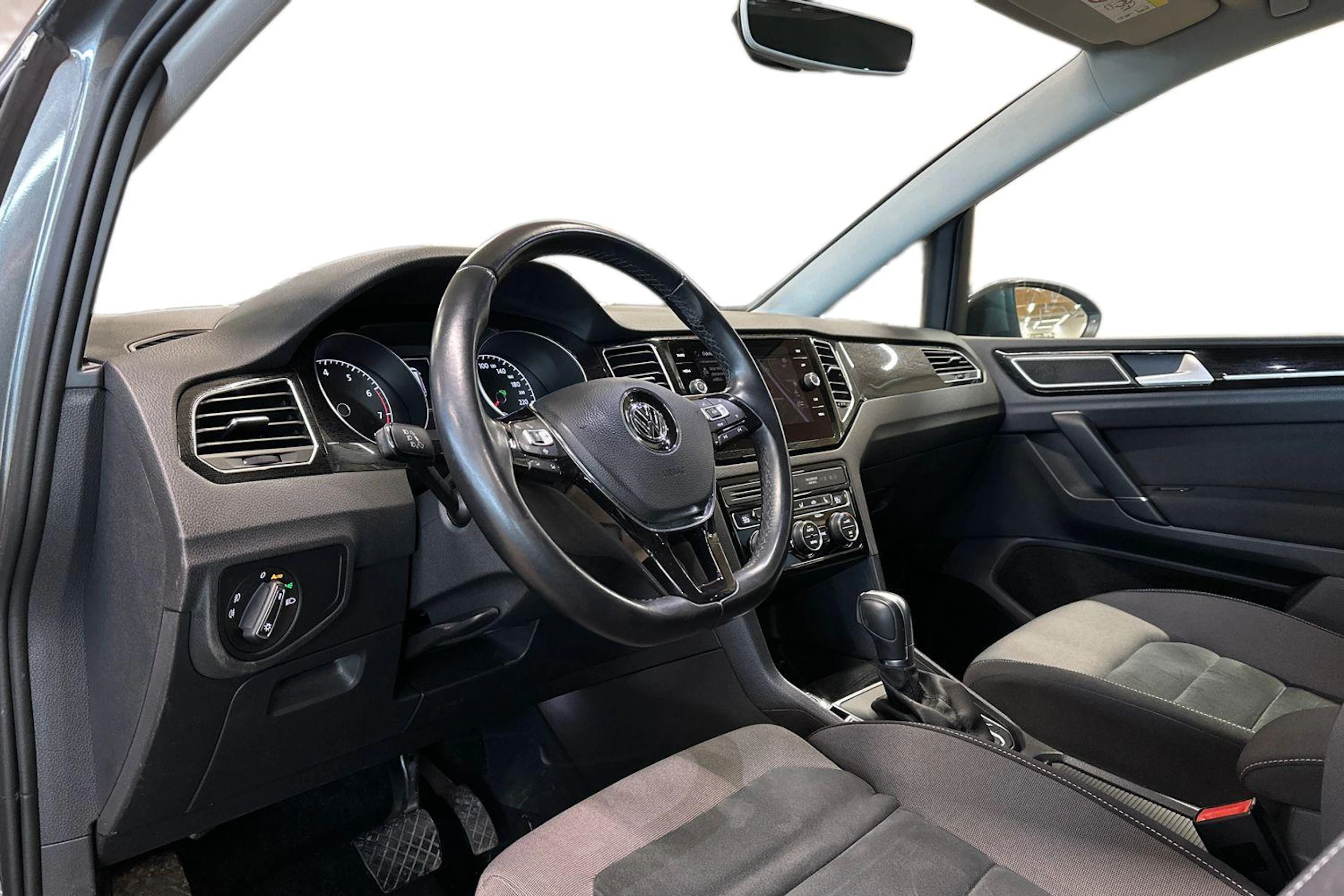 Harmaa Volkswagen Golf Sportsvan 2019 kuva 8.