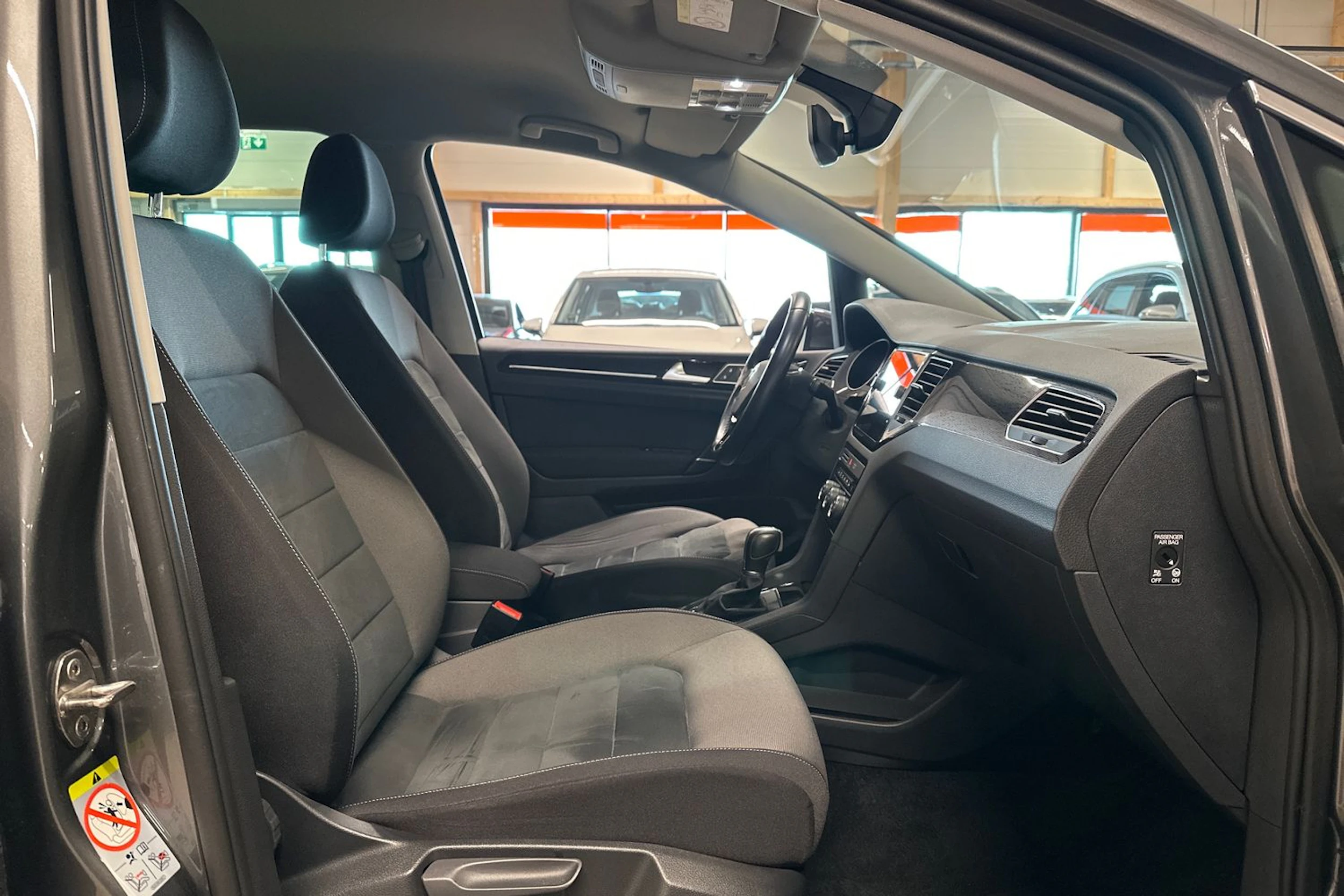 Harmaa Volkswagen Golf Sportsvan 2019 kuva 15.