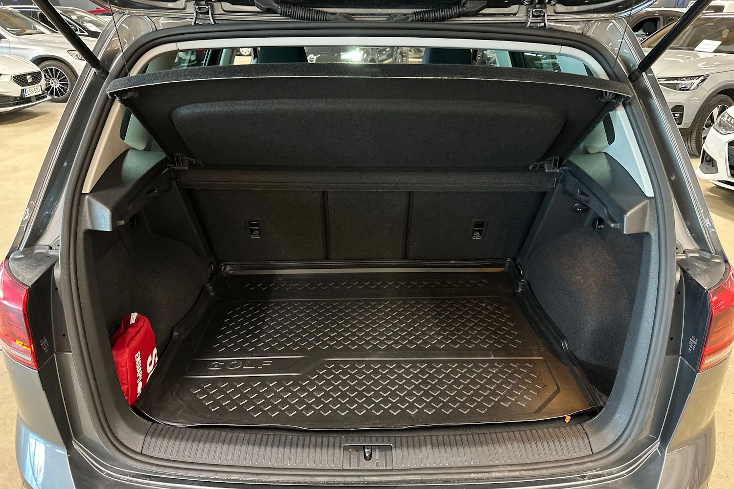 Harmaa Volkswagen Golf Sportsvan 2019 kuva 31.
