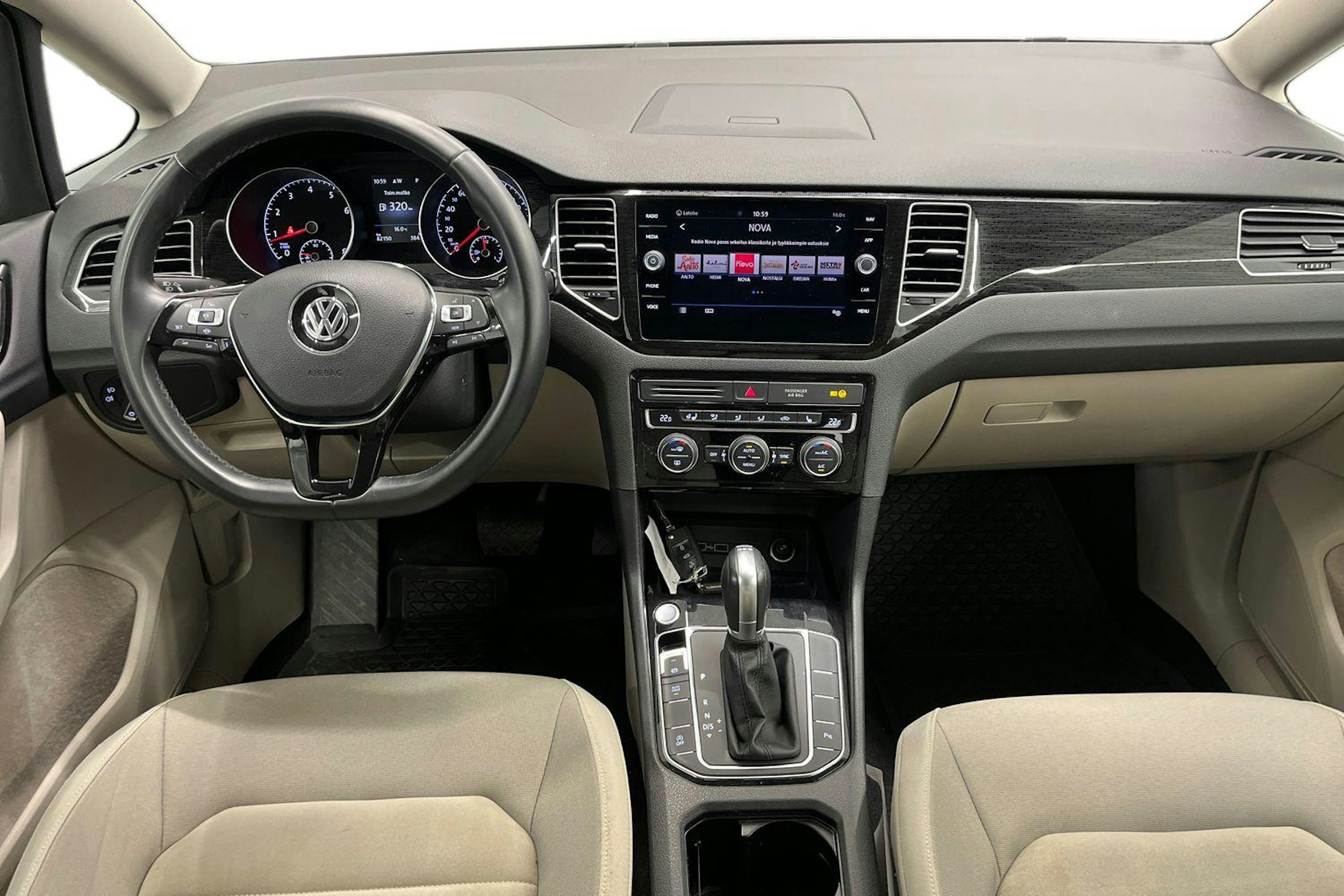 harmaa Volkswagen Golf Sportsvan 2019 kuva 7.