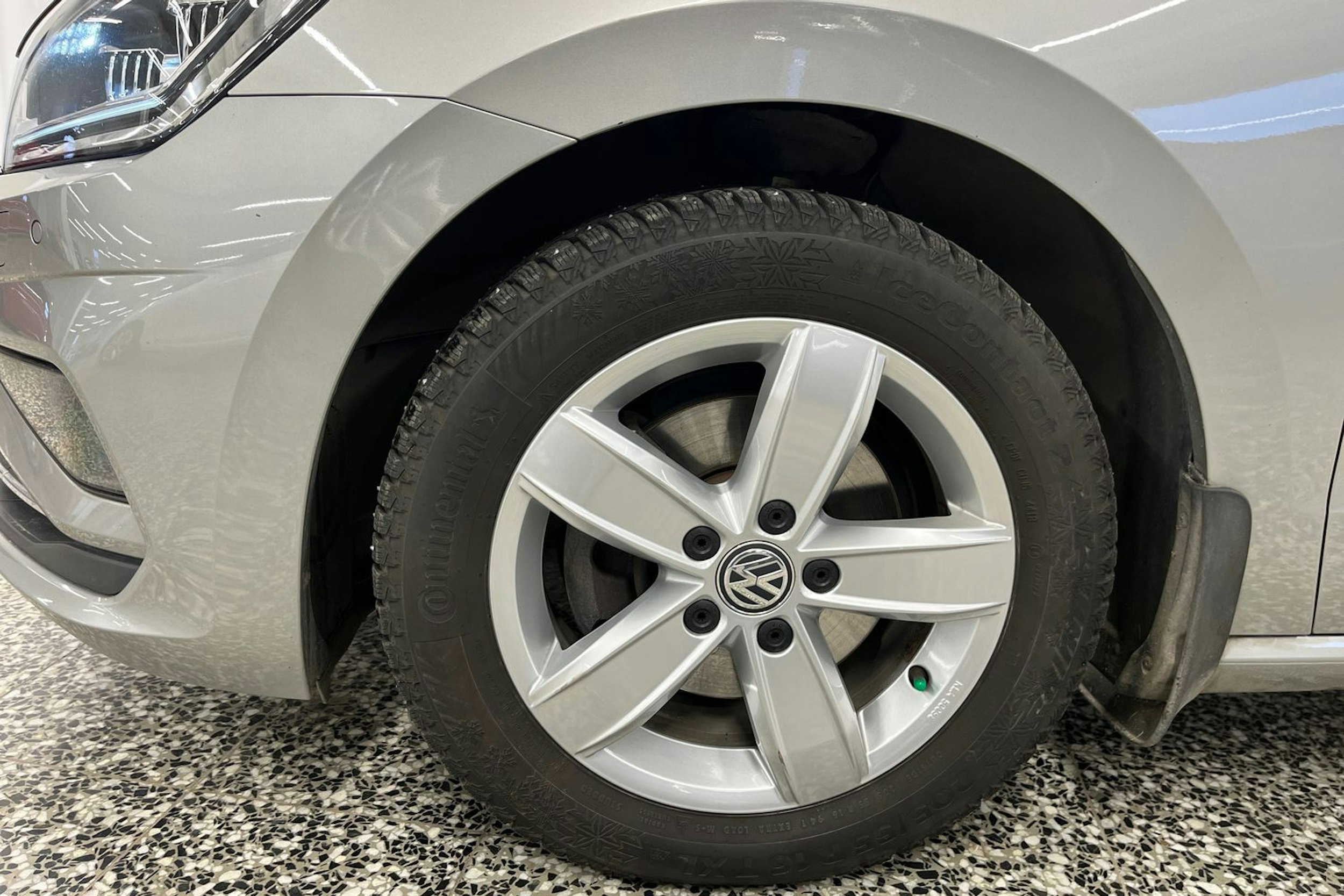 harmaa Volkswagen Golf Sportsvan 2019 kuva 19.