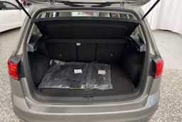 harmaa Volkswagen Golf Sportsvan 2019 kuva 20.