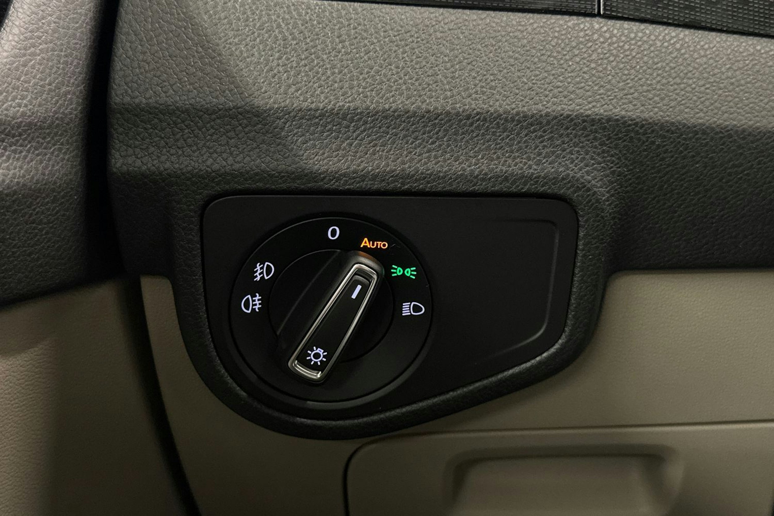 sininen Volkswagen Golf Sportsvan 2019 kuva 24.