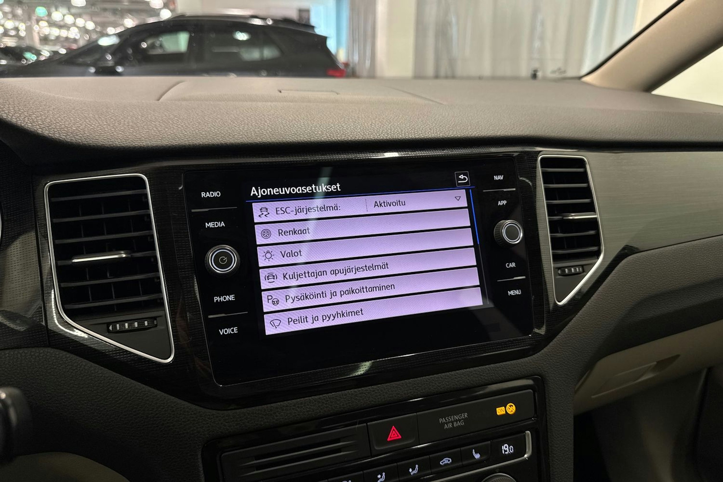 sininen Volkswagen Golf Sportsvan 2019 kuva 32.