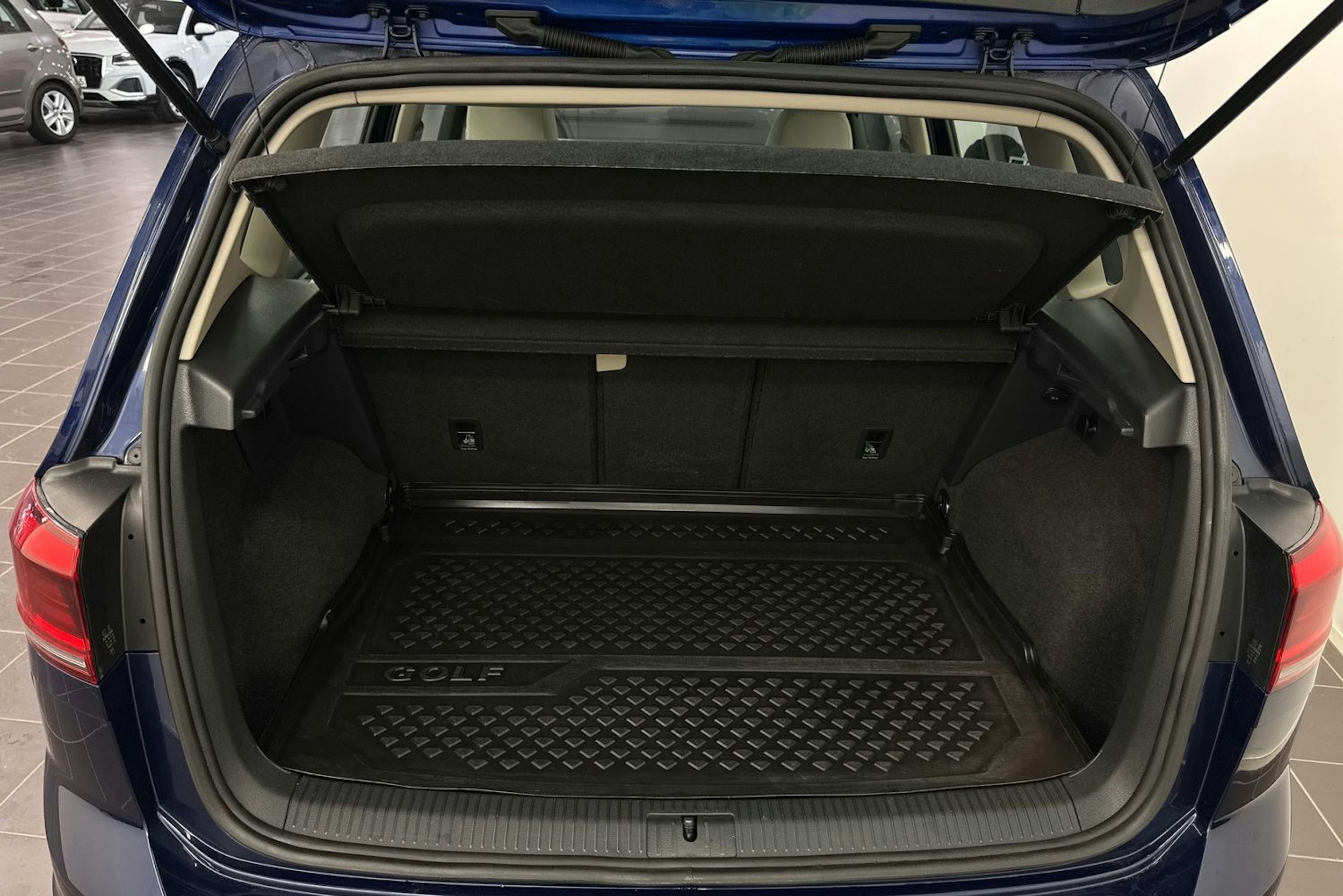sininen Volkswagen Golf Sportsvan 2019 kuva 36.