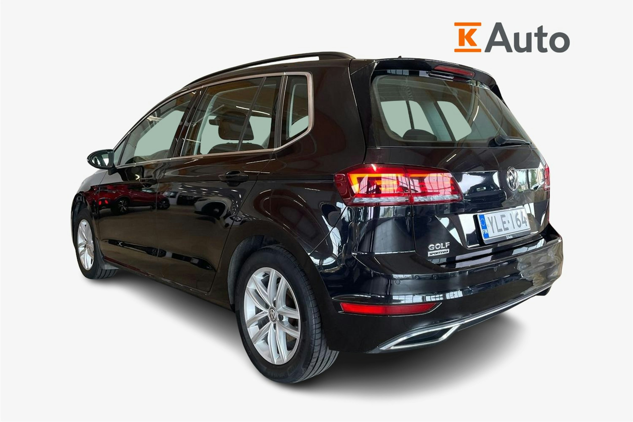 Musta Volkswagen GOLF SPORTSVAN 2019 kuva 2.