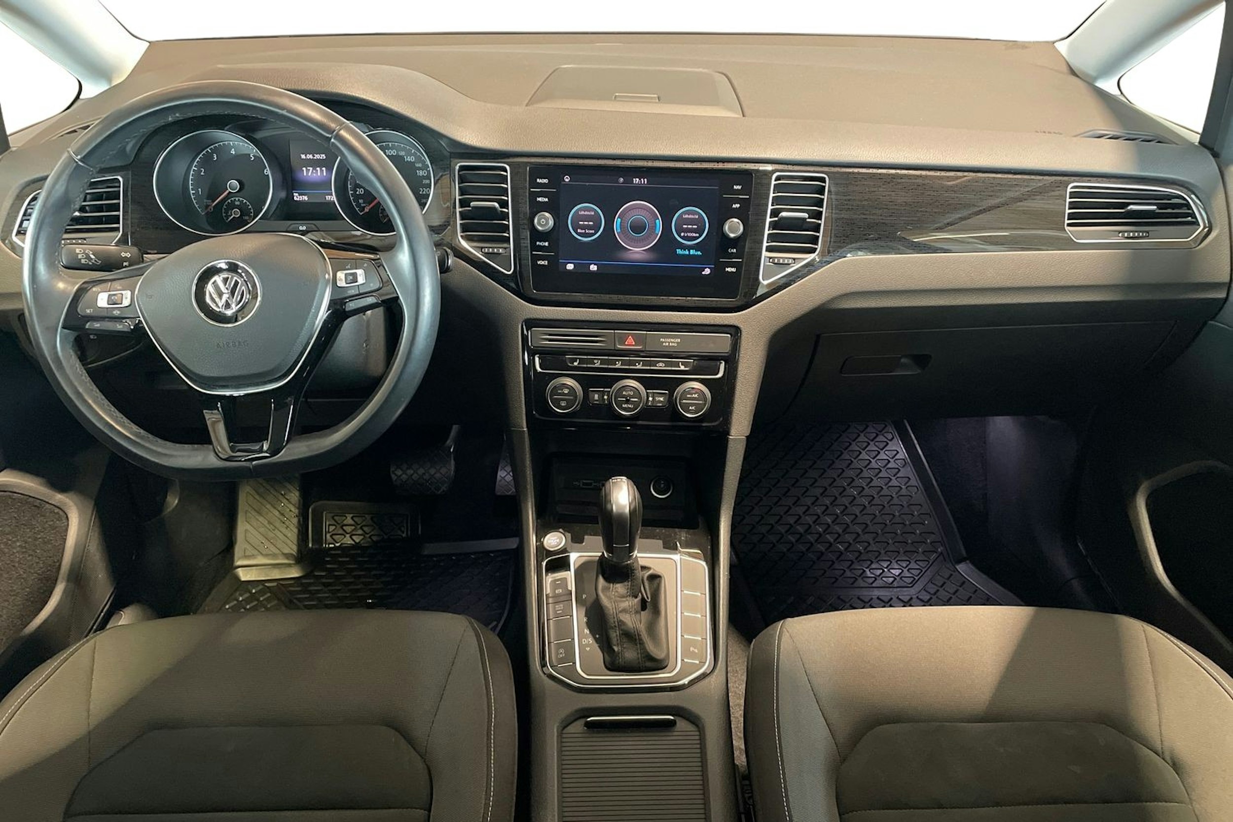 Musta Volkswagen GOLF SPORTSVAN 2019 kuva 9.