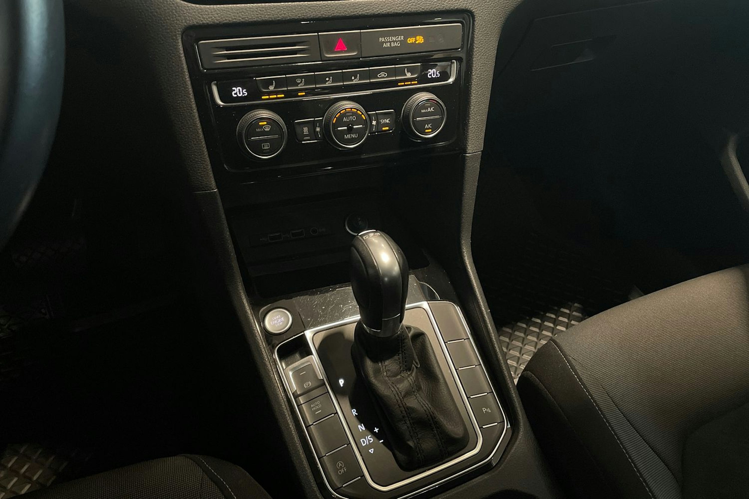 Musta Volkswagen GOLF SPORTSVAN 2019 kuva 19.