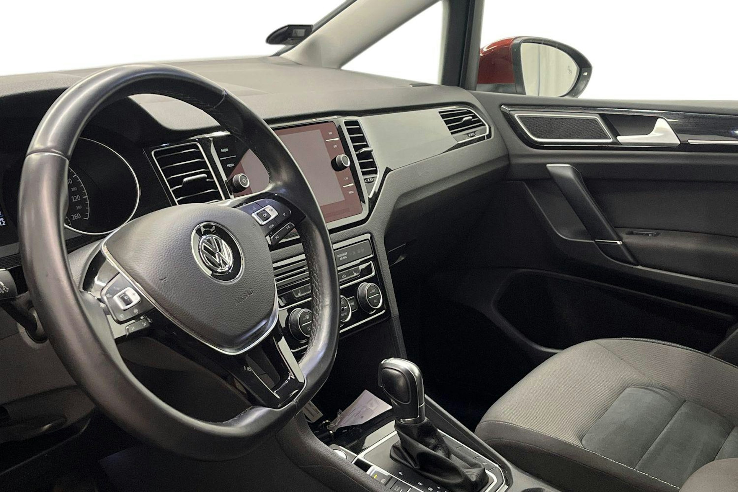 Punainen Volkswagen GOLF SPORTSVAN 2019 kuva 7.