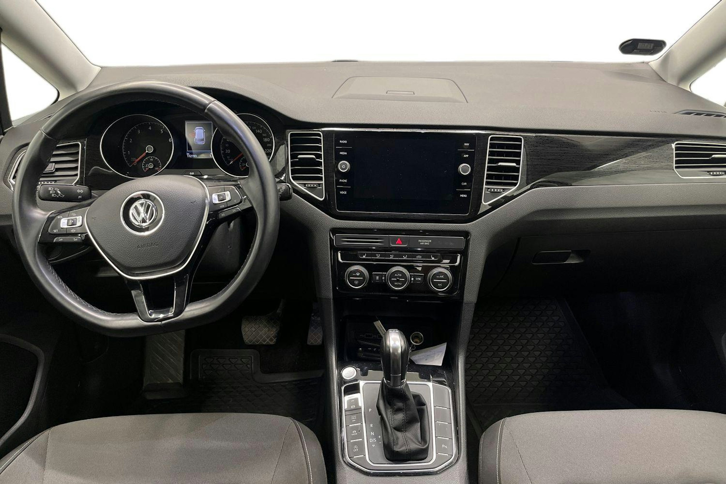 Punainen Volkswagen GOLF SPORTSVAN 2019 kuva 9.