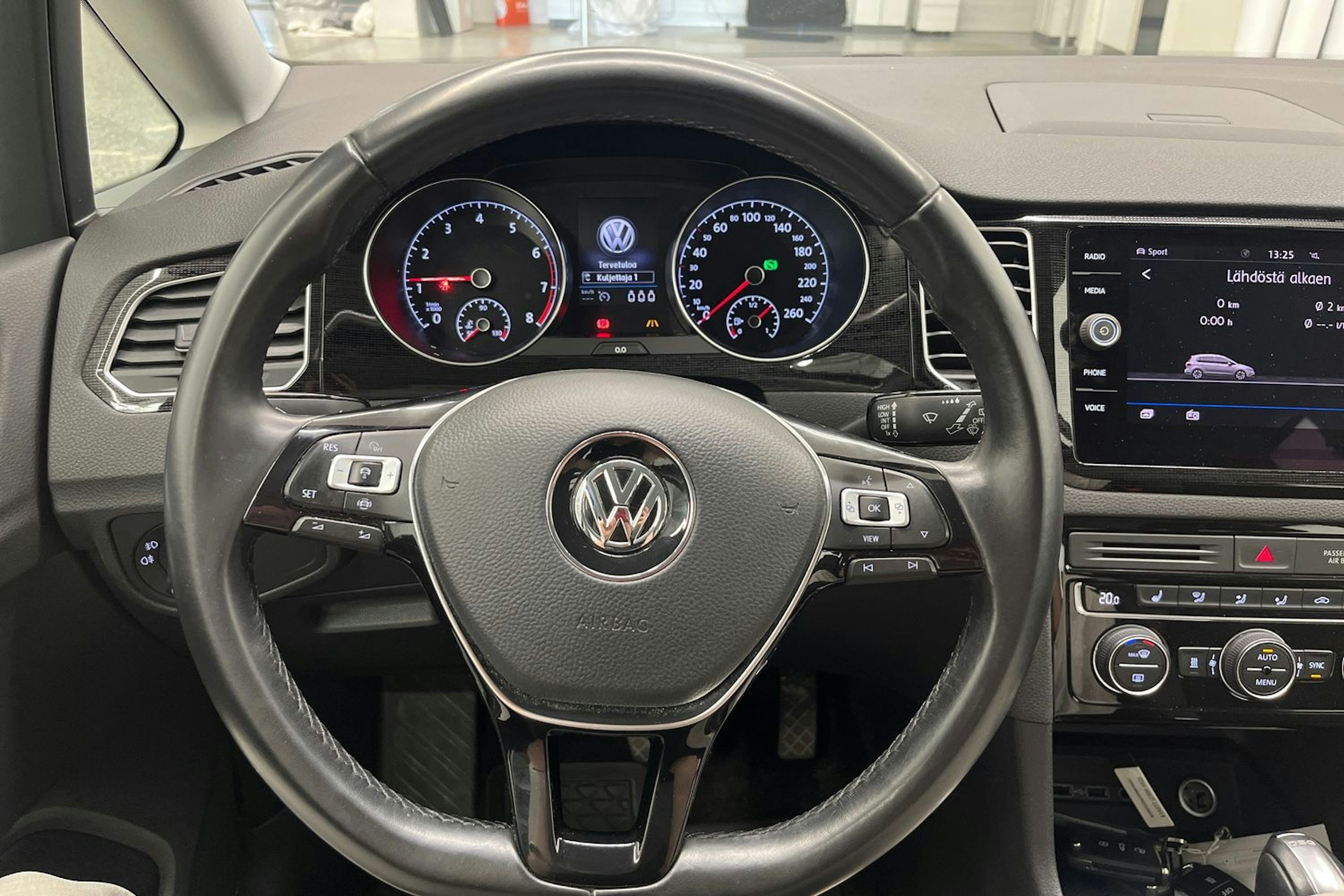 Punainen Volkswagen GOLF SPORTSVAN 2019 kuva 16.