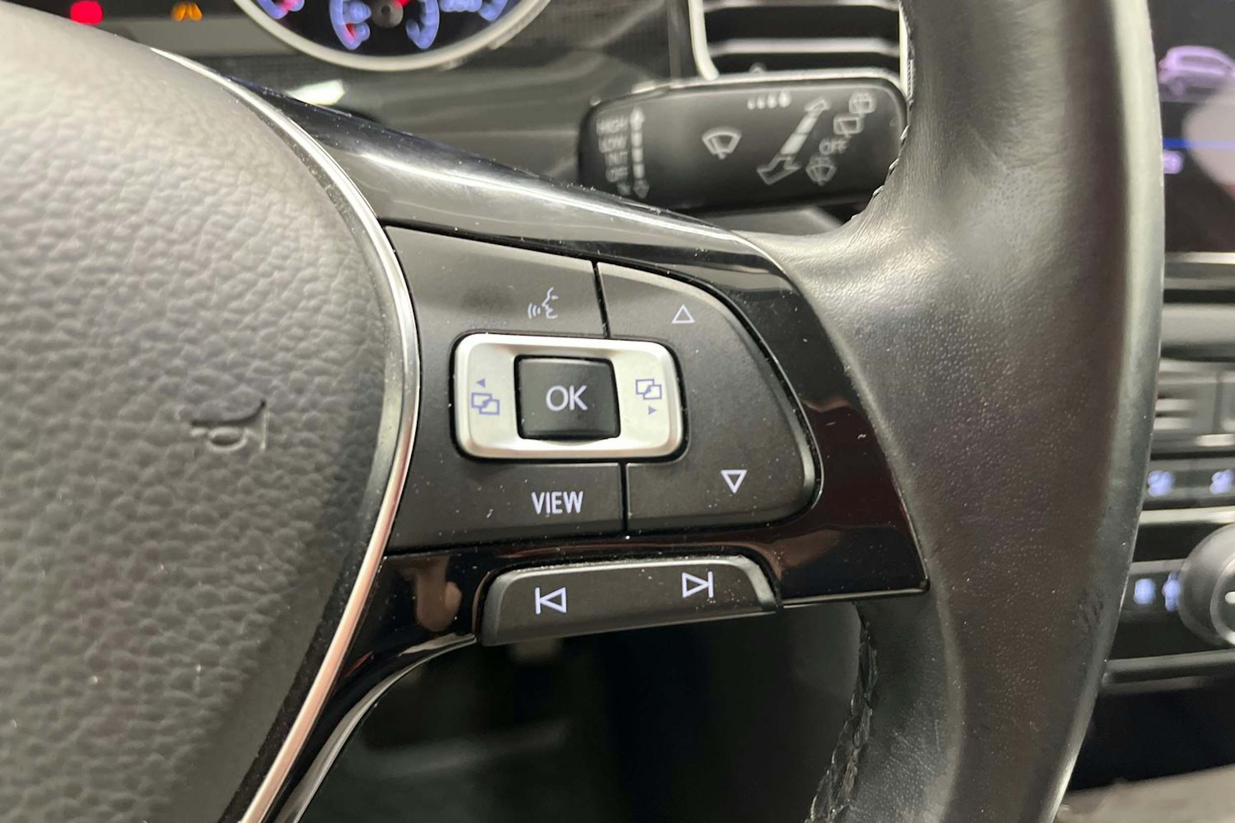 Punainen Volkswagen GOLF SPORTSVAN 2019 kuva 17.