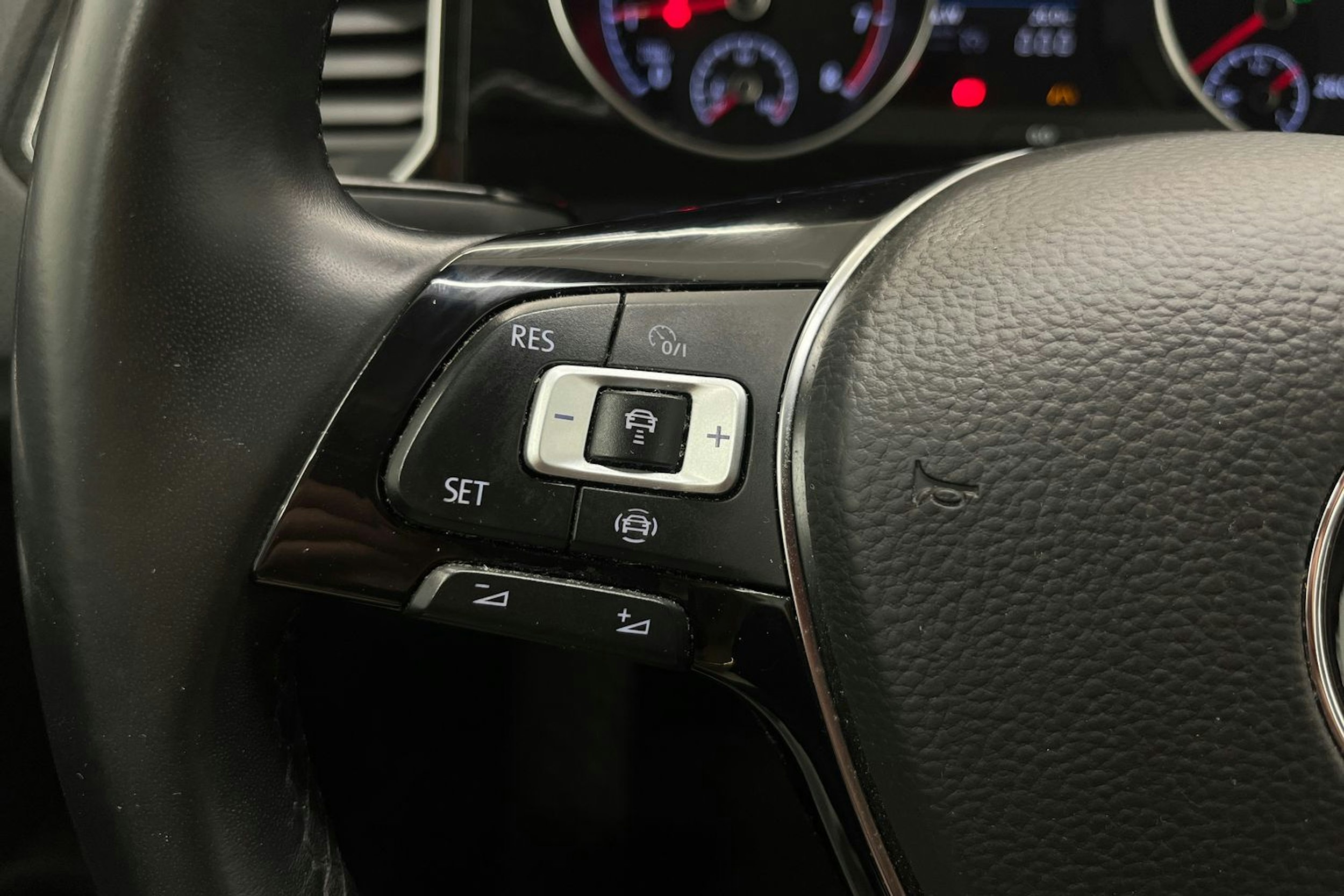 Punainen Volkswagen GOLF SPORTSVAN 2019 kuva 18.