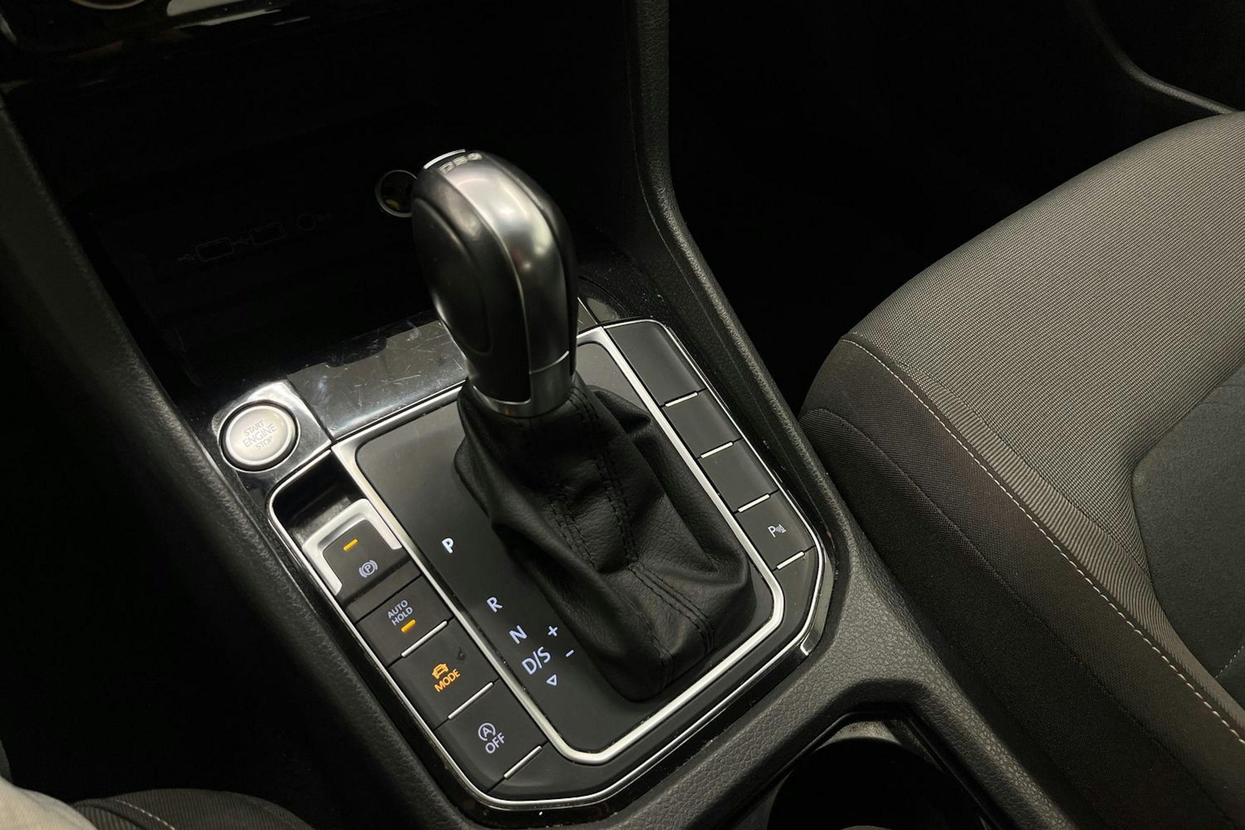 Punainen Volkswagen GOLF SPORTSVAN 2019 kuva 26.