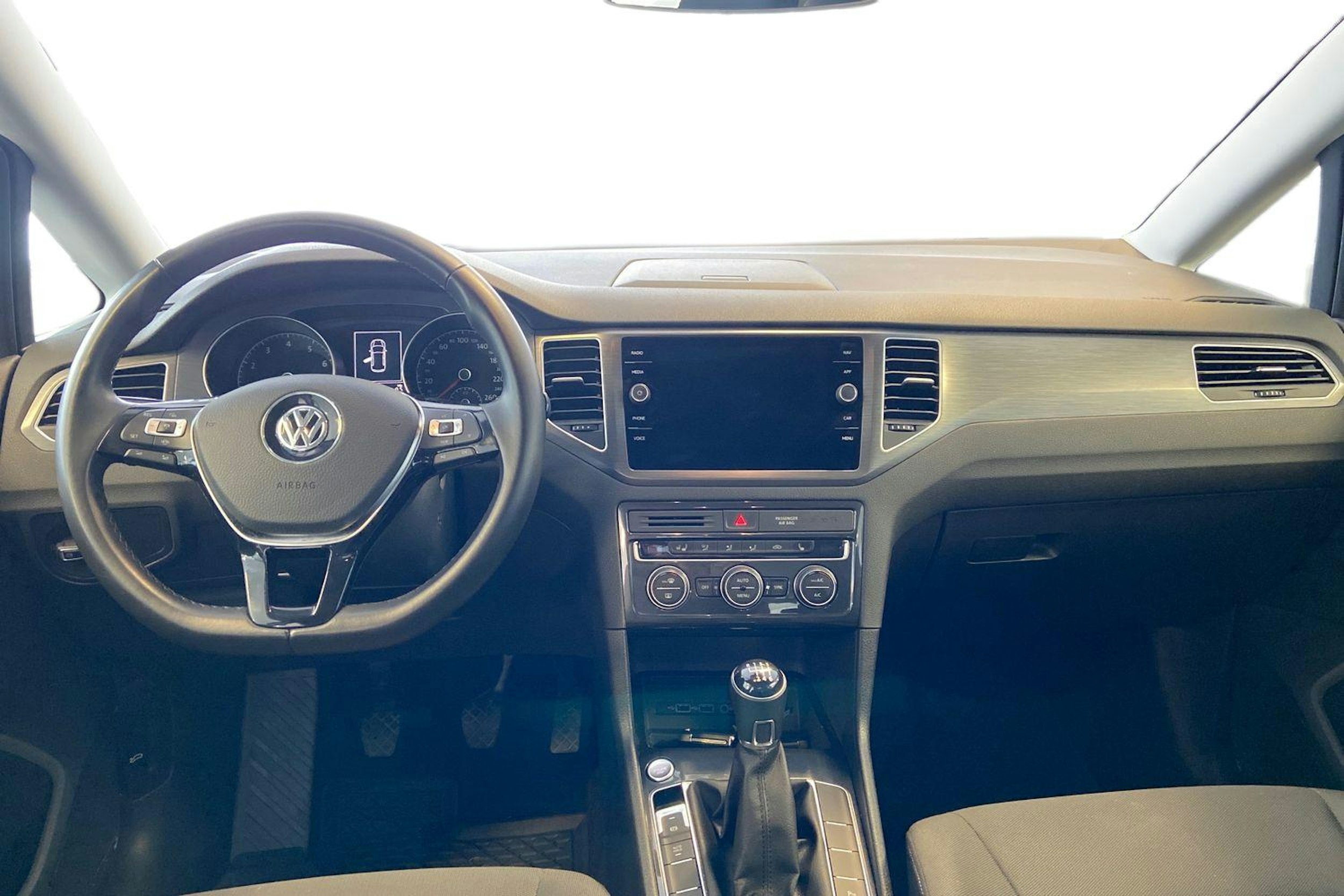 punainen Volkswagen Golf Sportsvan 2020 kuva 7.