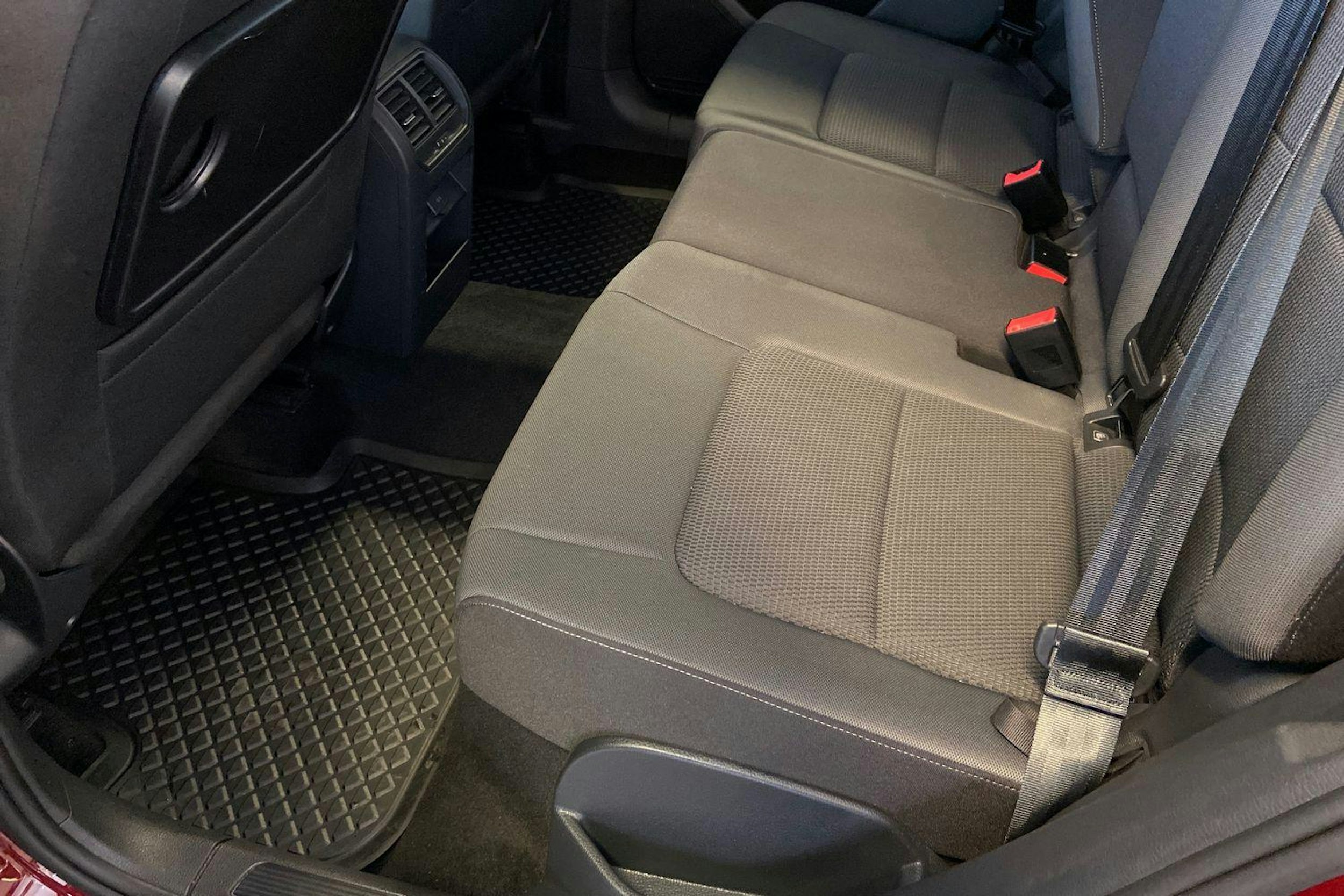 punainen Volkswagen Golf Sportsvan 2020 kuva 8.