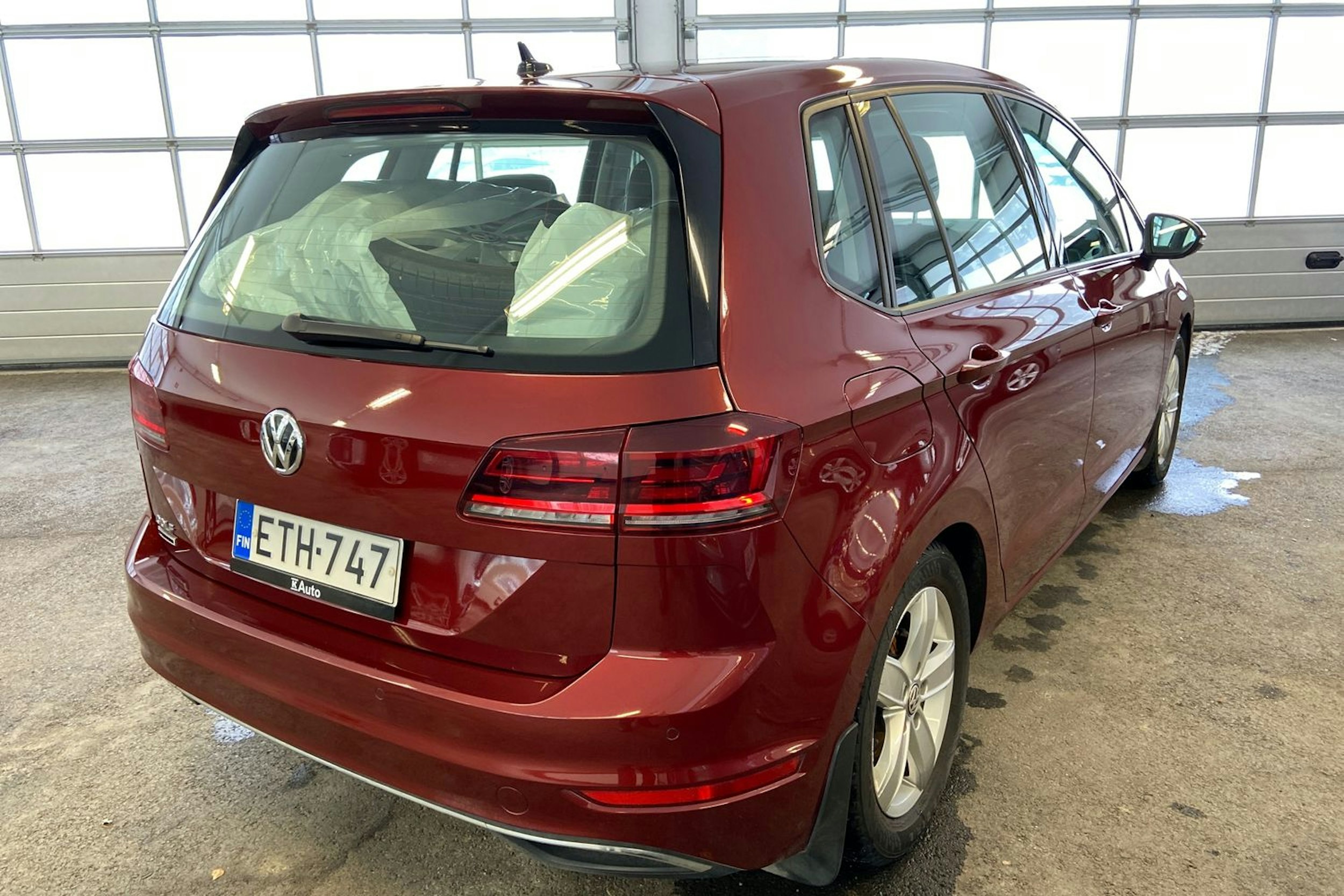 punainen Volkswagen Golf Sportsvan 2020 kuva 13.