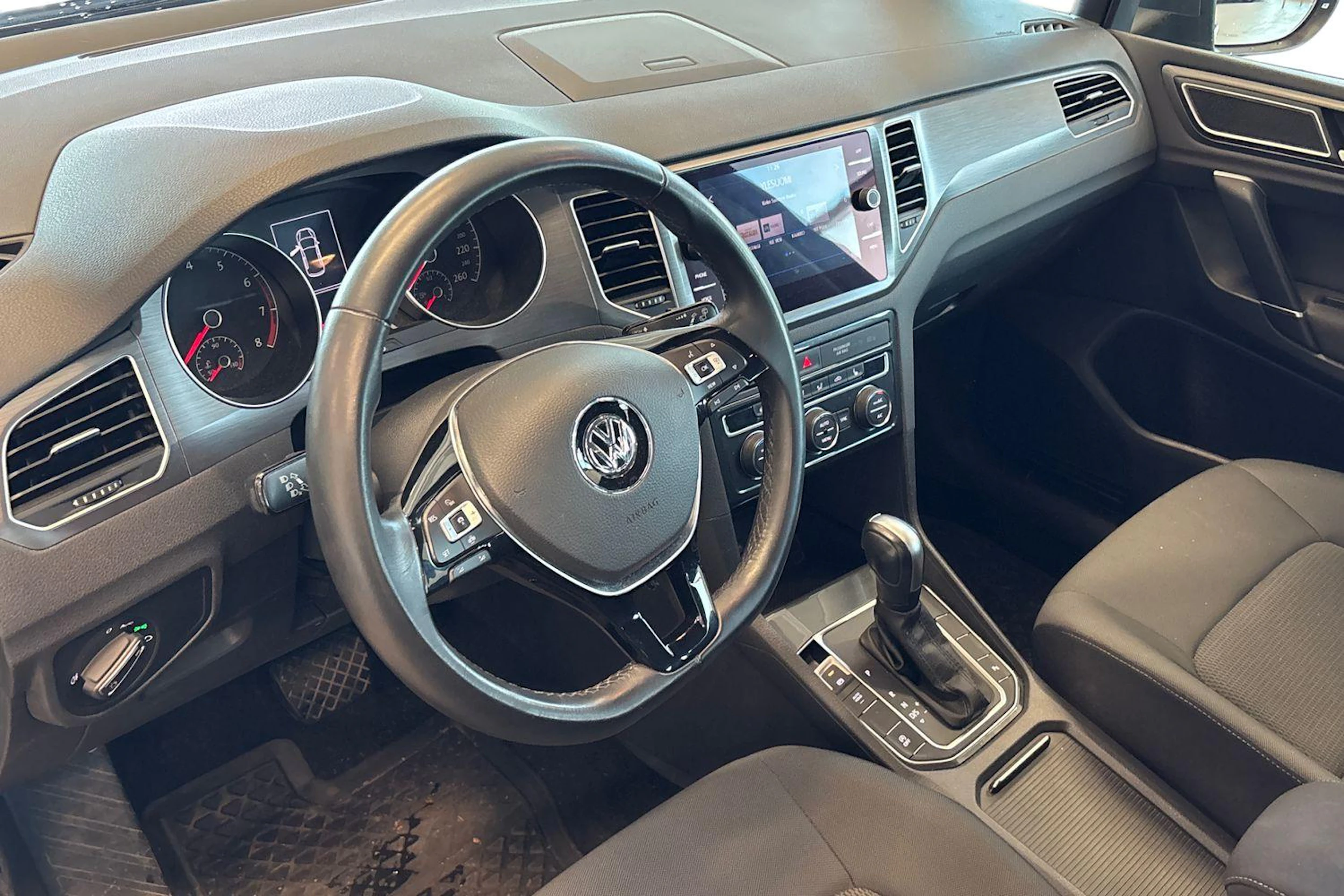 harmaa Volkswagen Golf Sportsvan 2020 kuva 3.