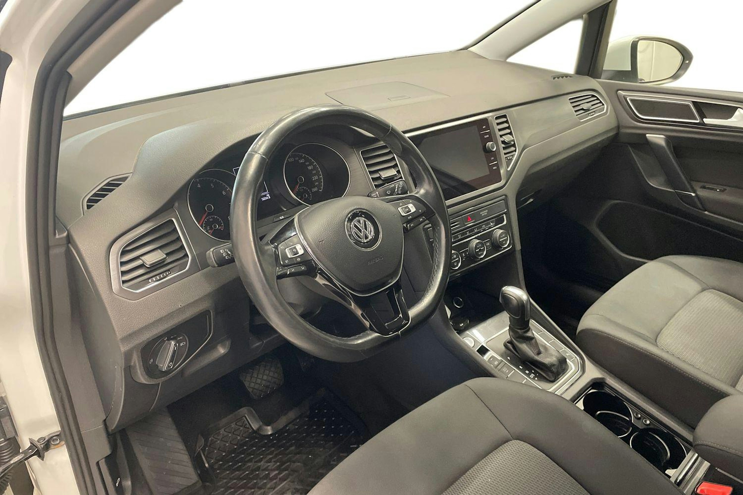 Valkoinen Volkswagen GOLF SPORTSVAN 2020 kuva 7.