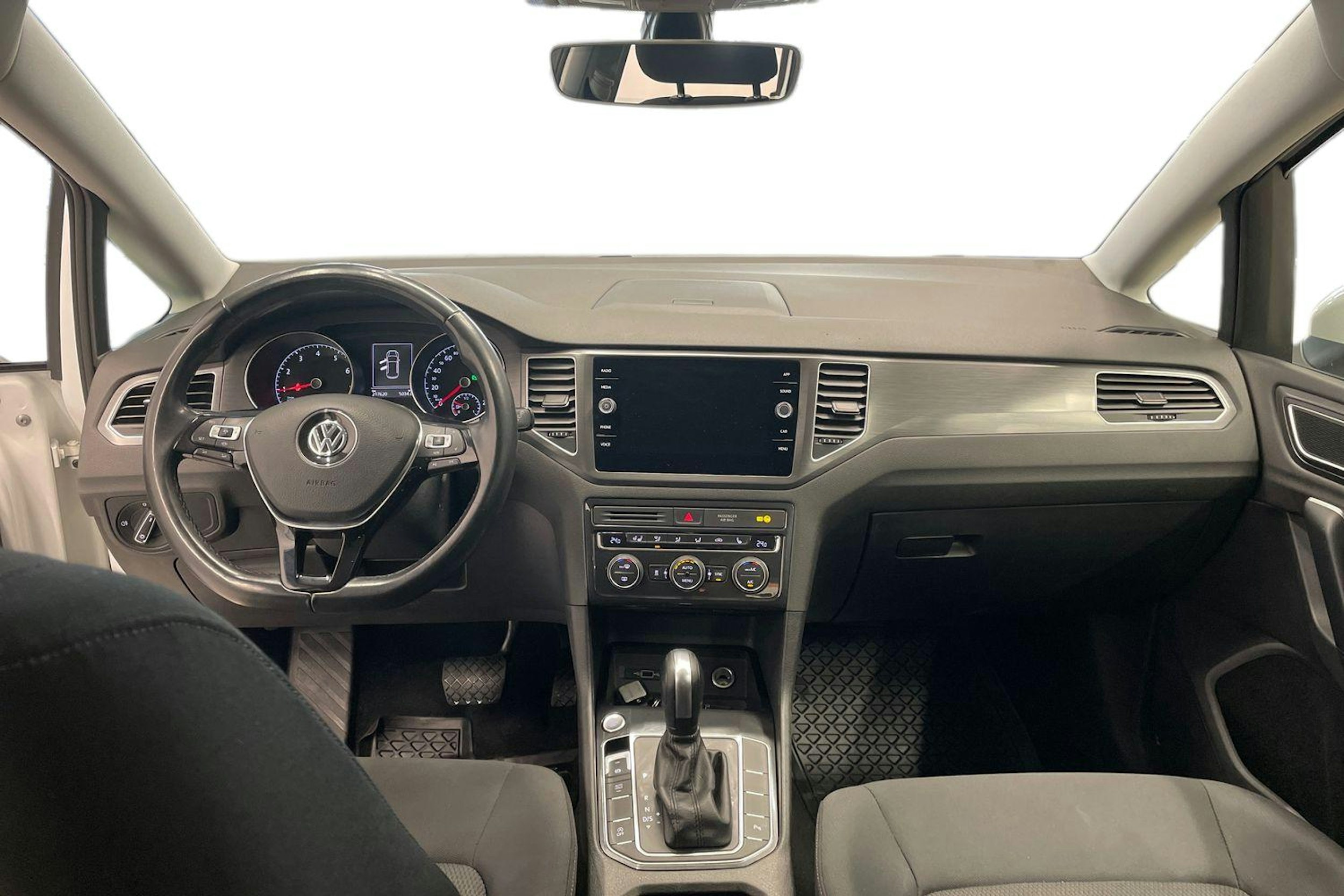 Valkoinen Volkswagen GOLF SPORTSVAN 2020 kuva 9.