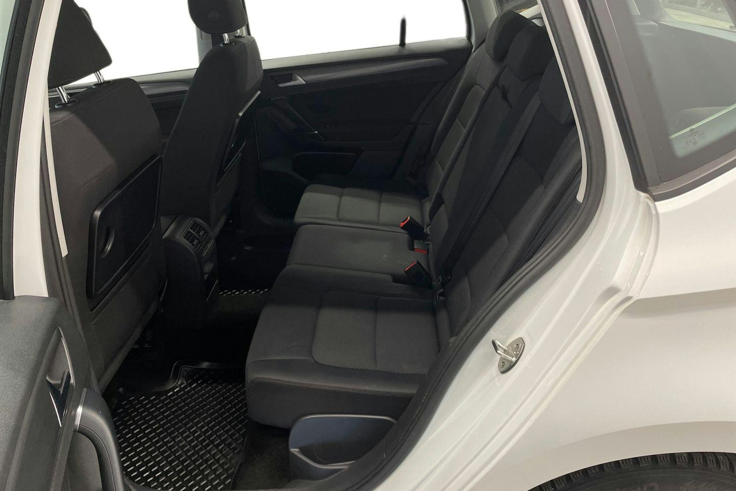 Valkoinen Volkswagen GOLF SPORTSVAN 2020 kuva 10.
